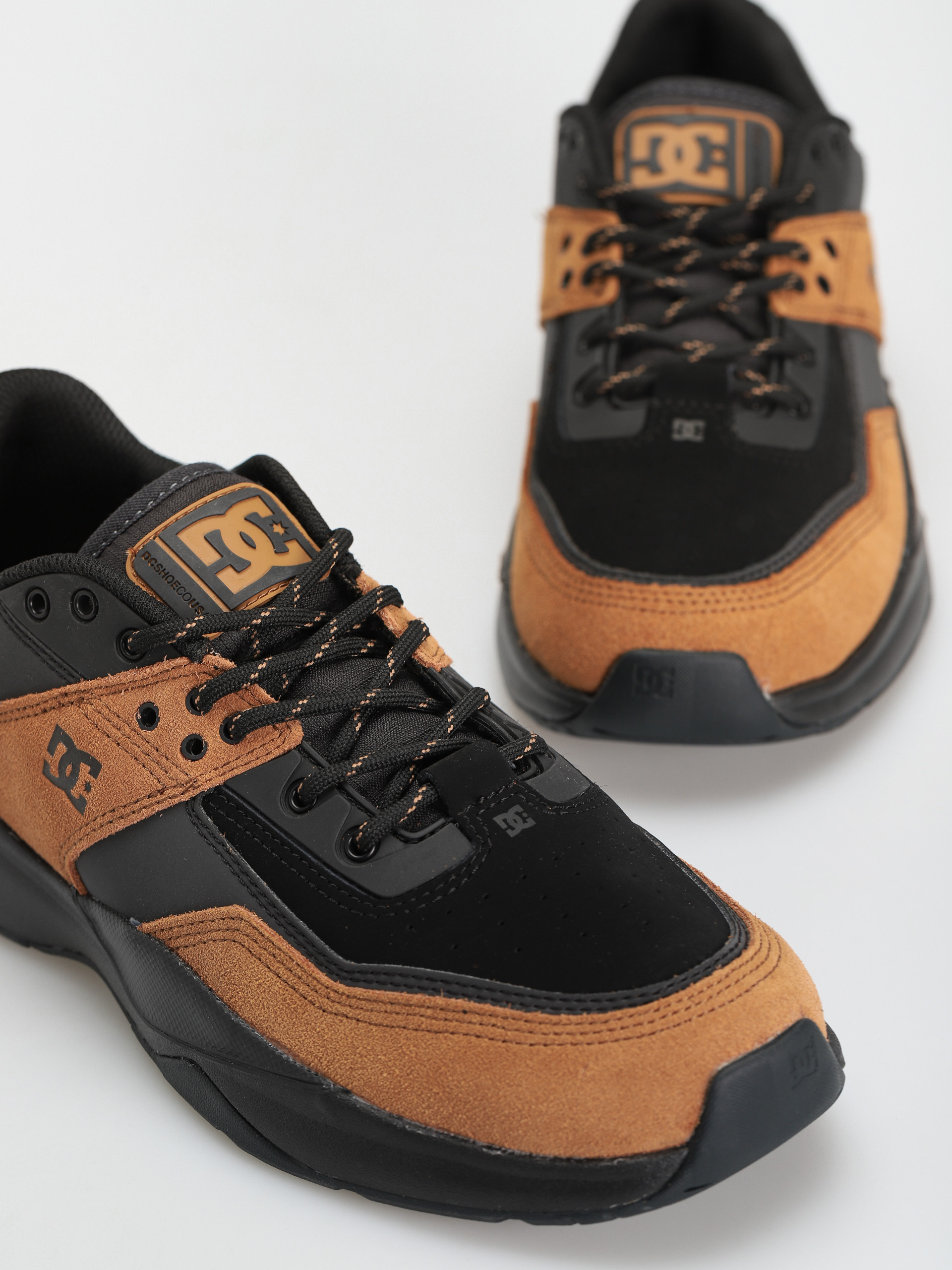 DC E.Tribeka Se Cipők (brown/black)