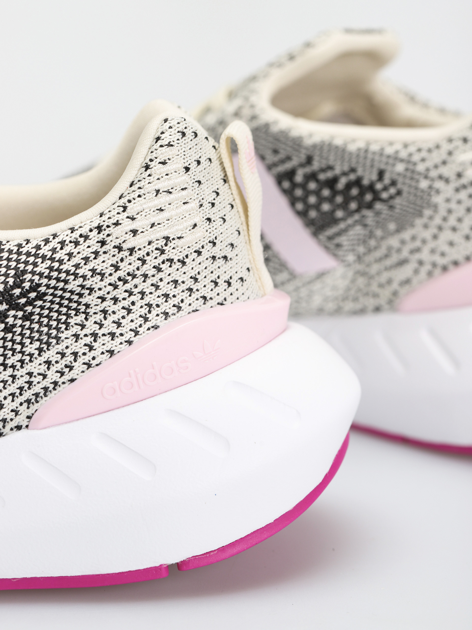 adidas Originals Swift Run 22 W Cipők Wmn (cwhite/clpink/vivpnk)