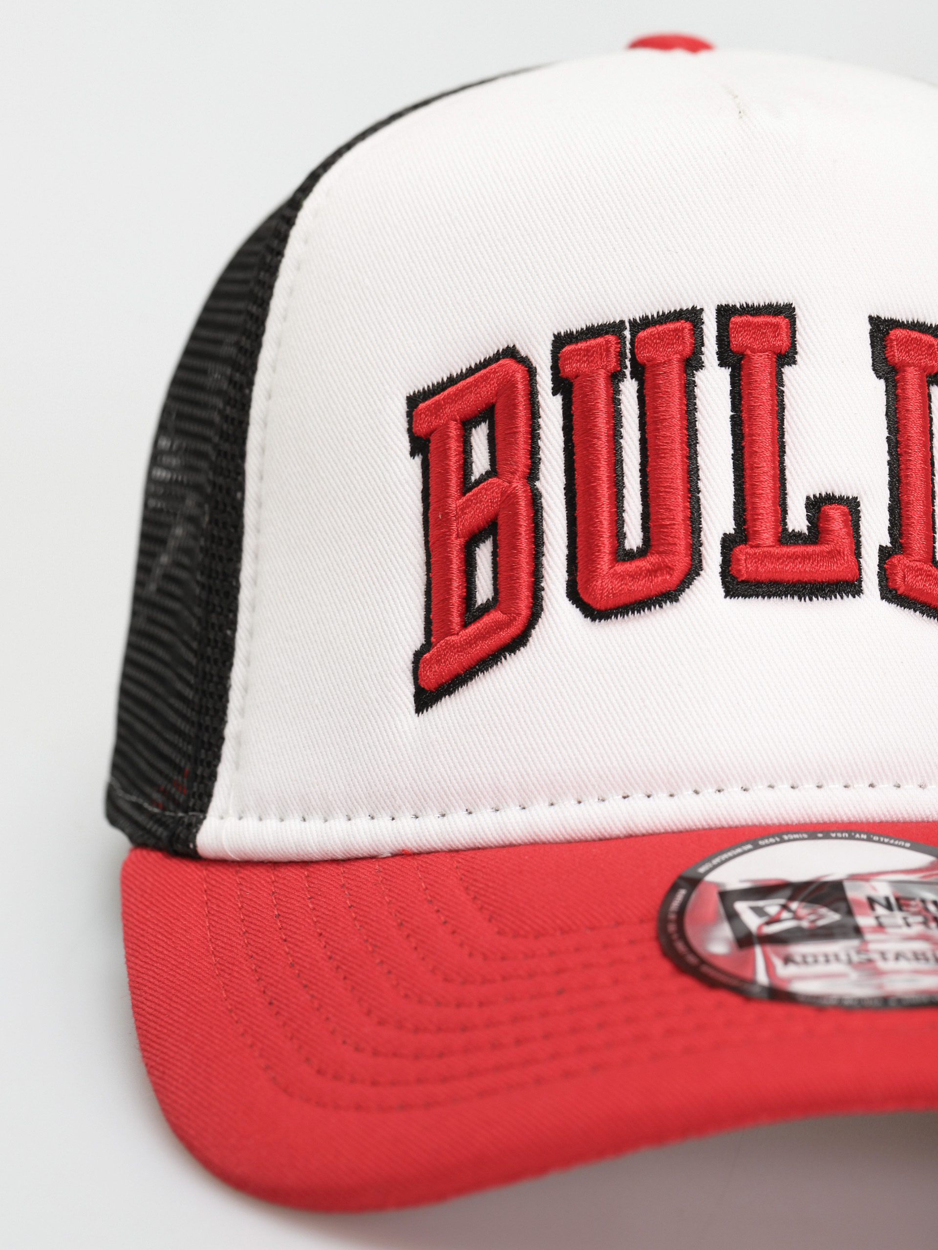New Era Team Colour Block Trucker Chicago Bulls Baseball sapka (red/white/black)