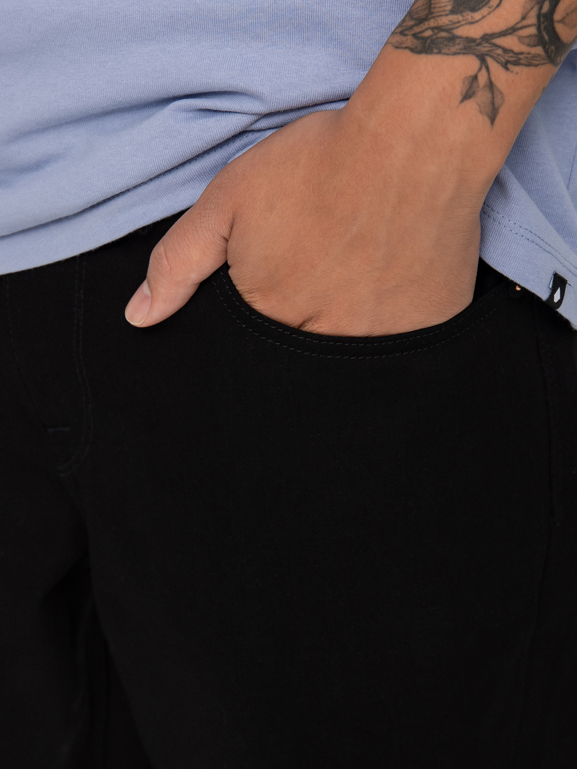 Volcom Modown Tapered Denim Kisnadrág (black on black)