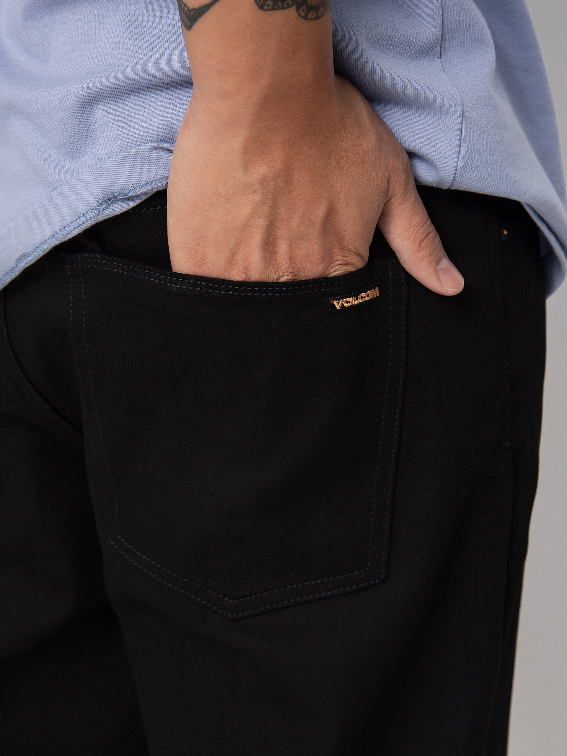 Volcom Modown Tapered Denim Kisnadrág (black on black)