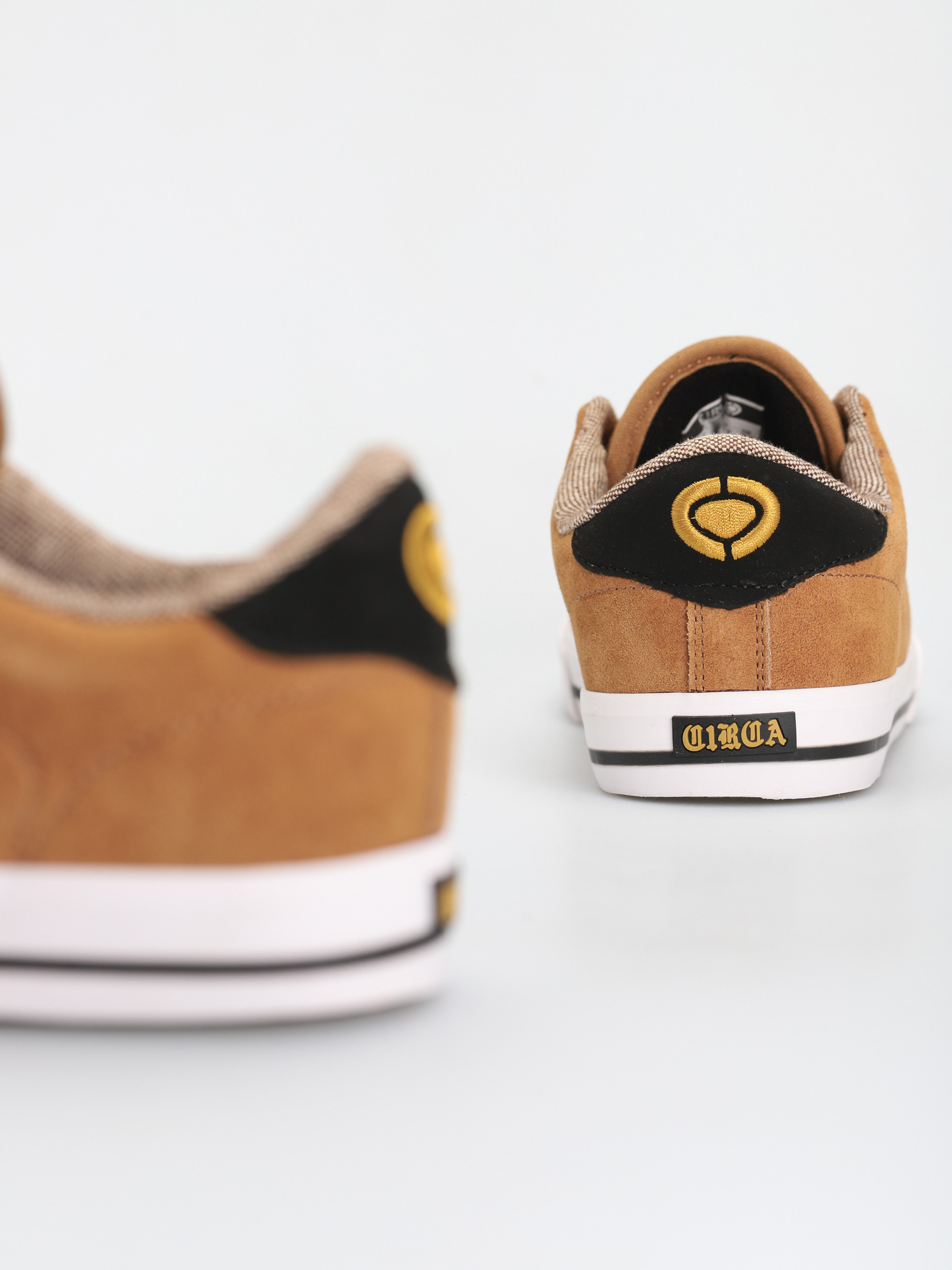 Circa Al 50 Cipők (chipmunk/black/gold)