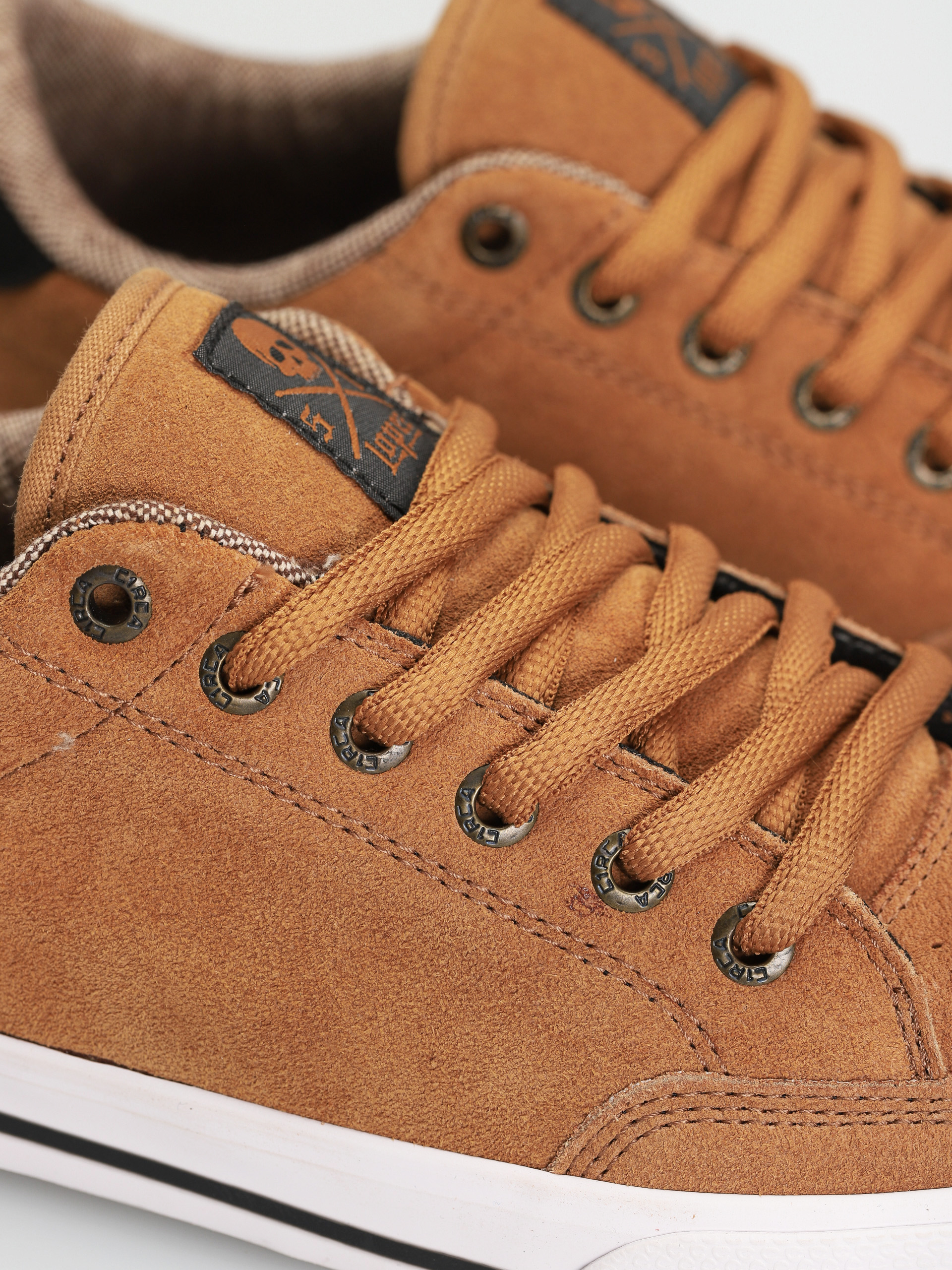 Circa Al 50 Cipők (chipmunk/black/gold)