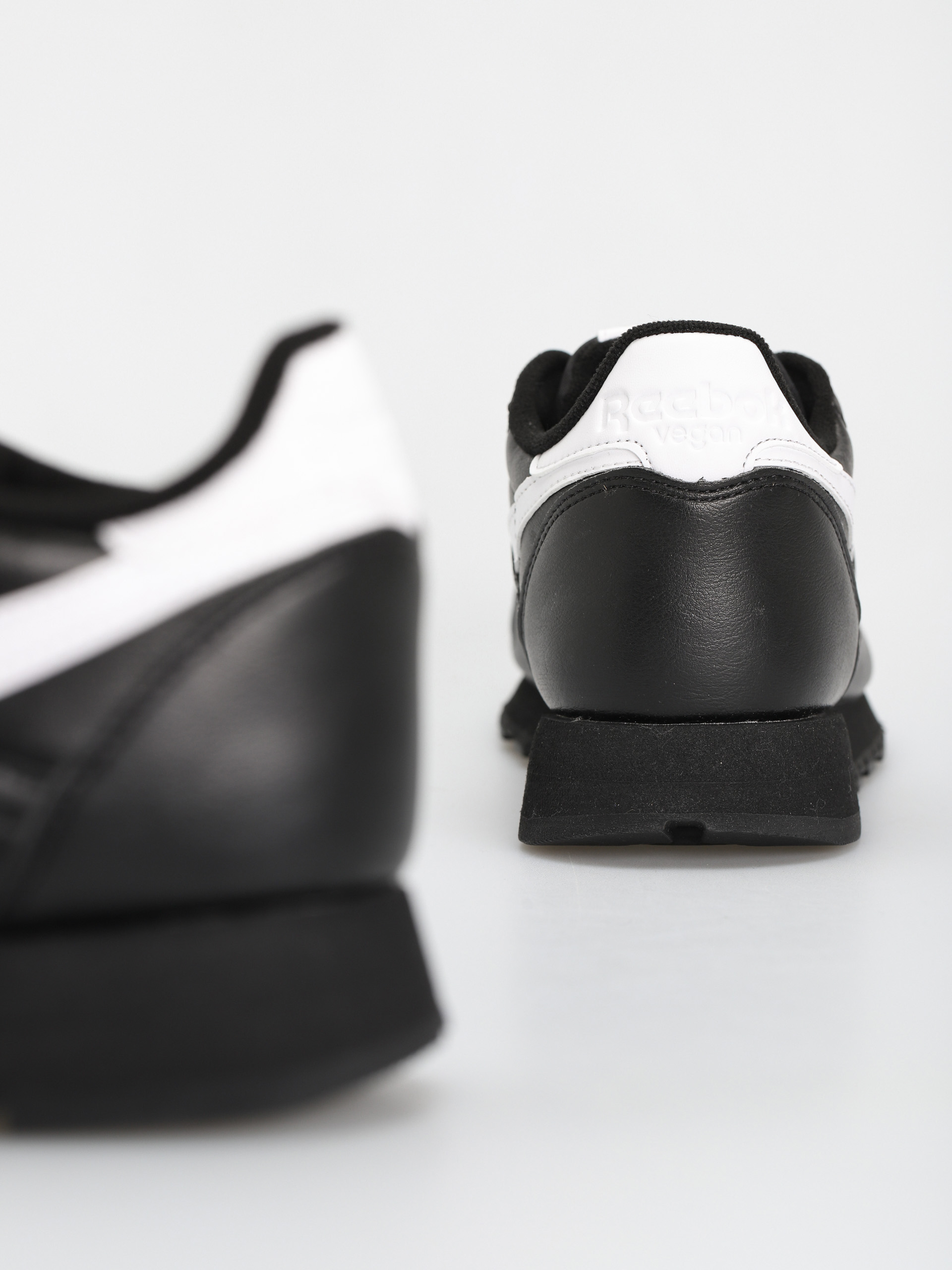 Reebok Classic Vegan Cipők (cblack/ftwwht/cblack)