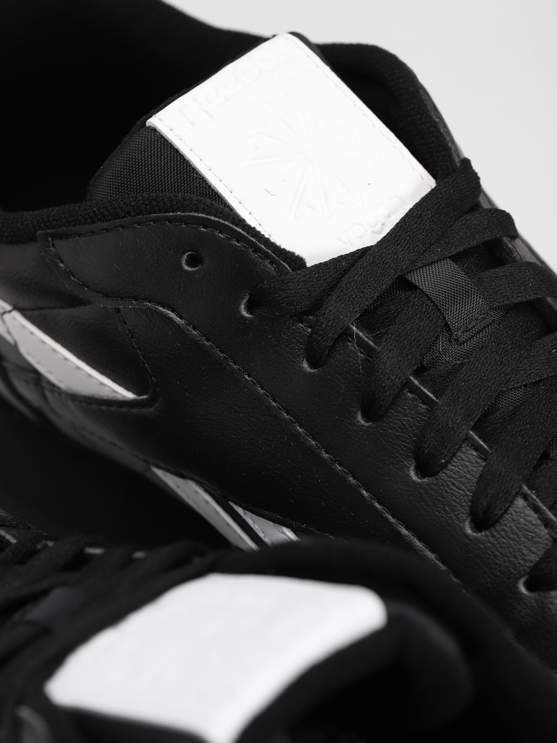 Reebok Classic Vegan Cipők (cblack/ftwwht/cblack)