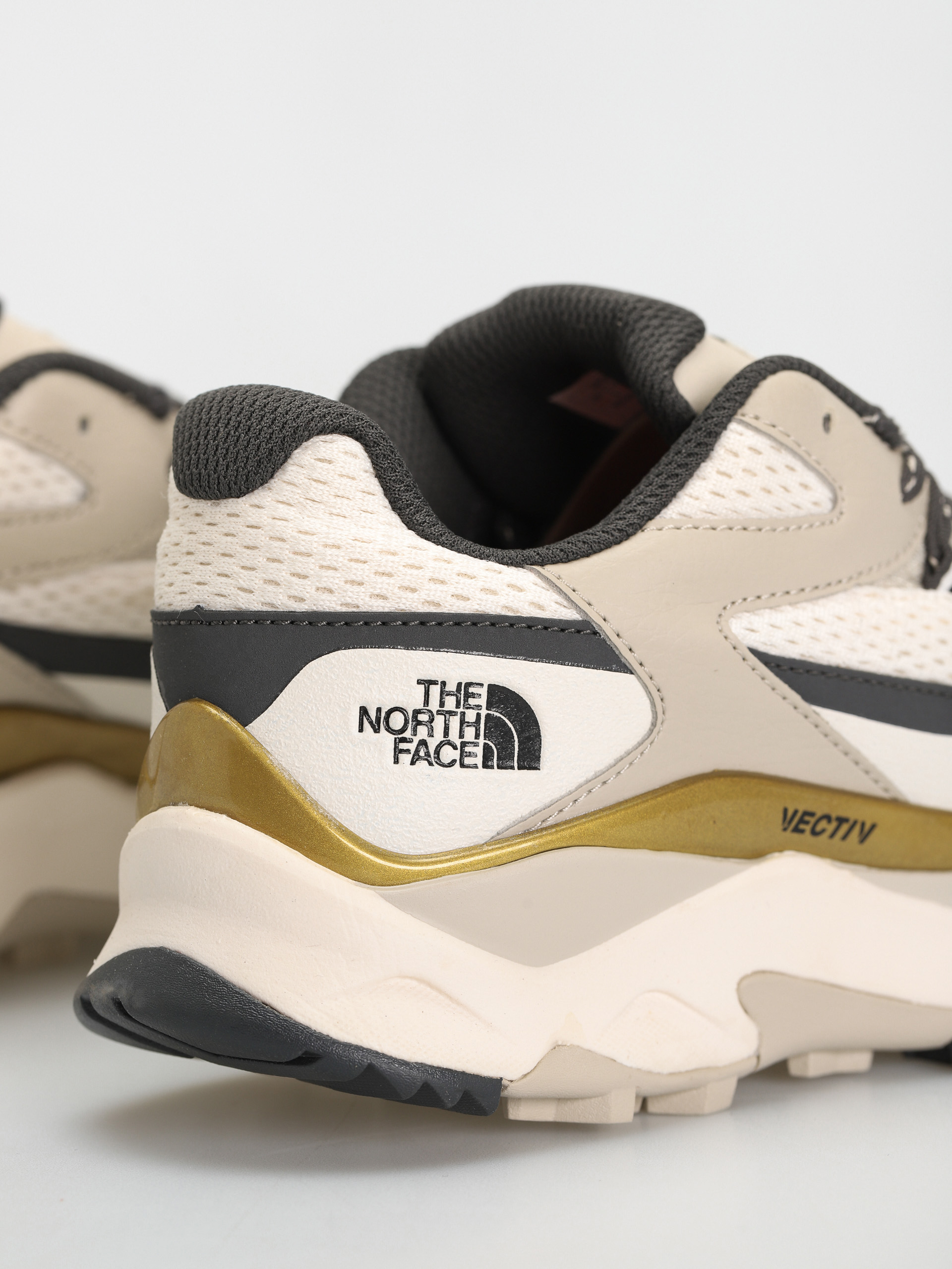 The North Face Vectiv Taraval Cipők Wmn (gardenia white/sandstone)