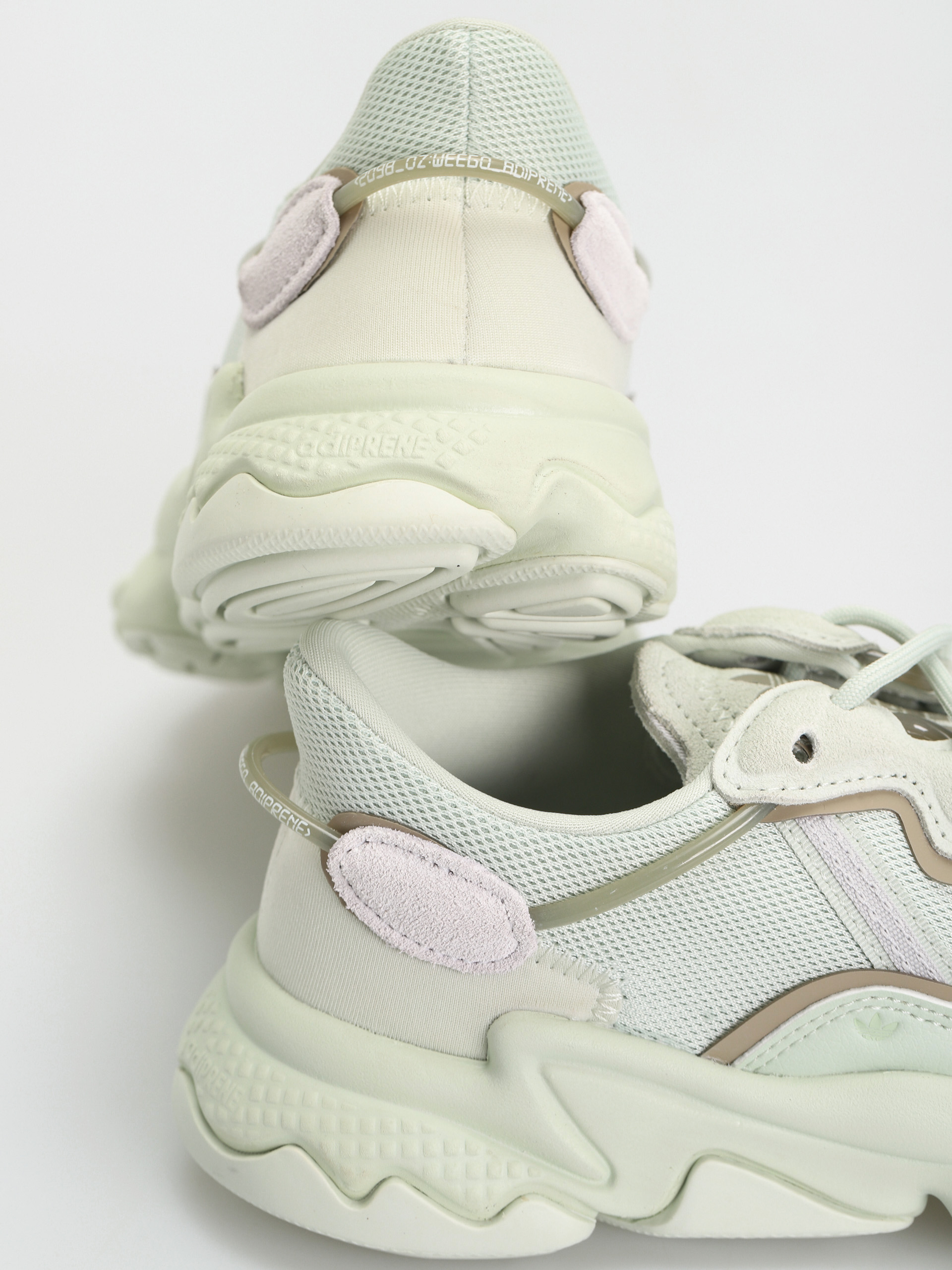 adidas Originals Ozweego Cipők Wmn (lingrn/dshgry/feagry)