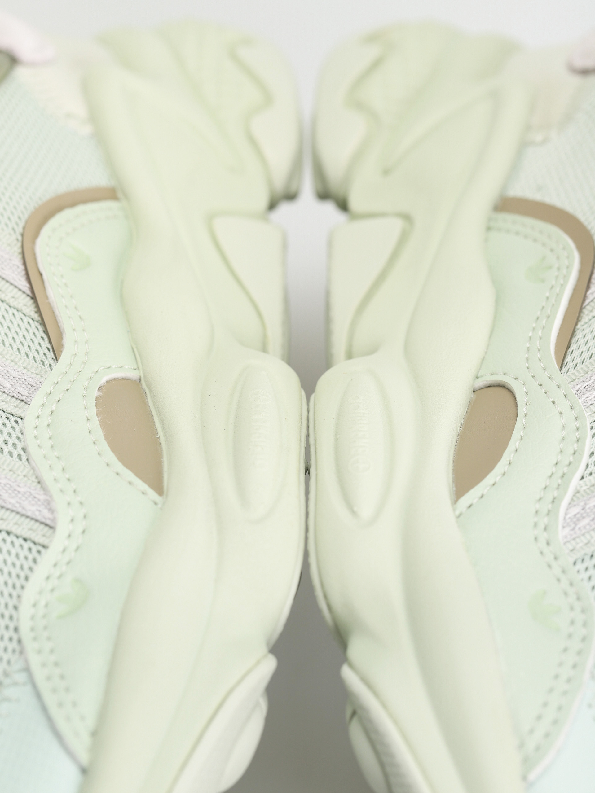 adidas Originals Ozweego Cipők Wmn (lingrn/dshgry/feagry)