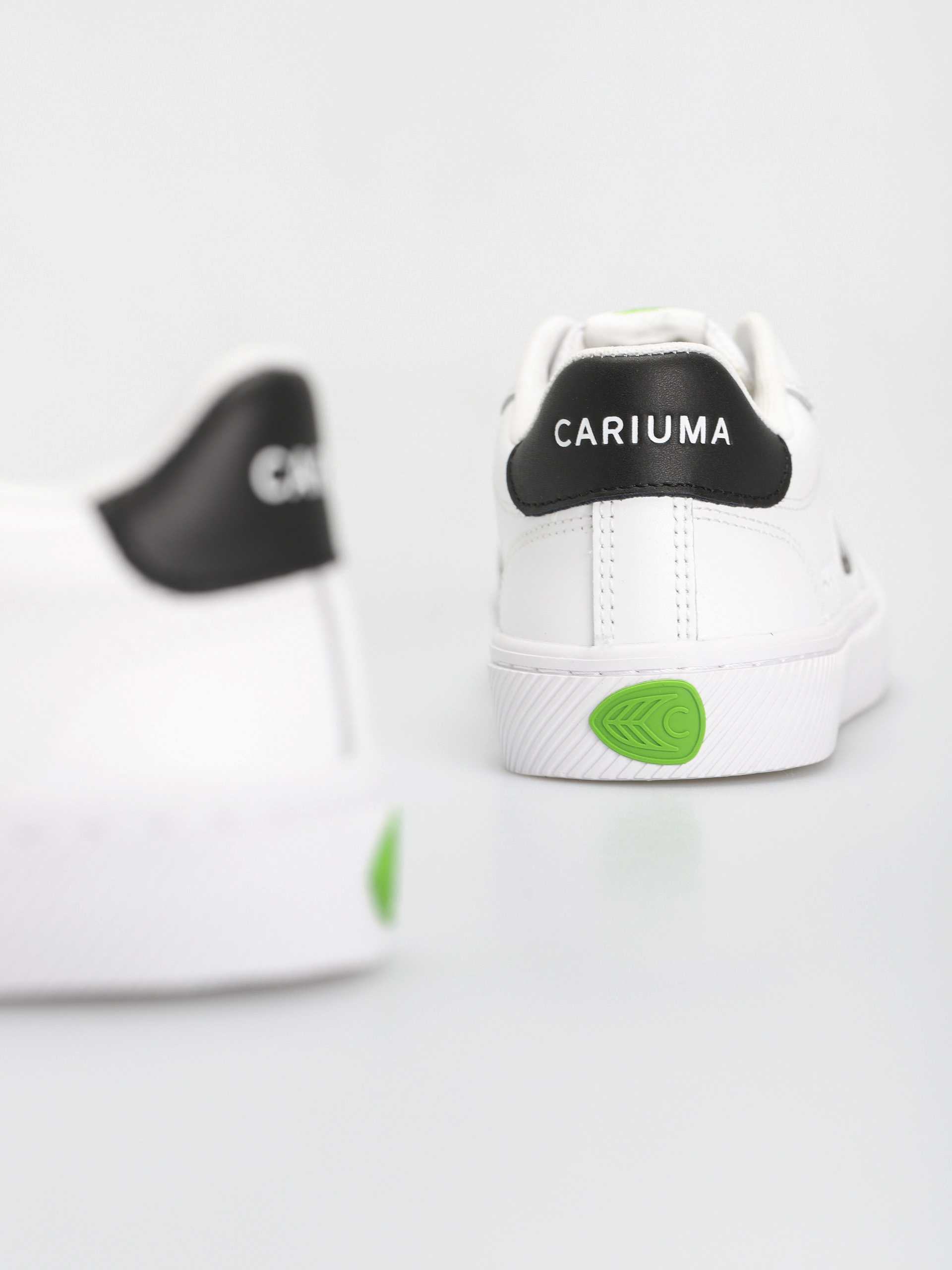 Cariuma Salvas Cipők (white/black)
