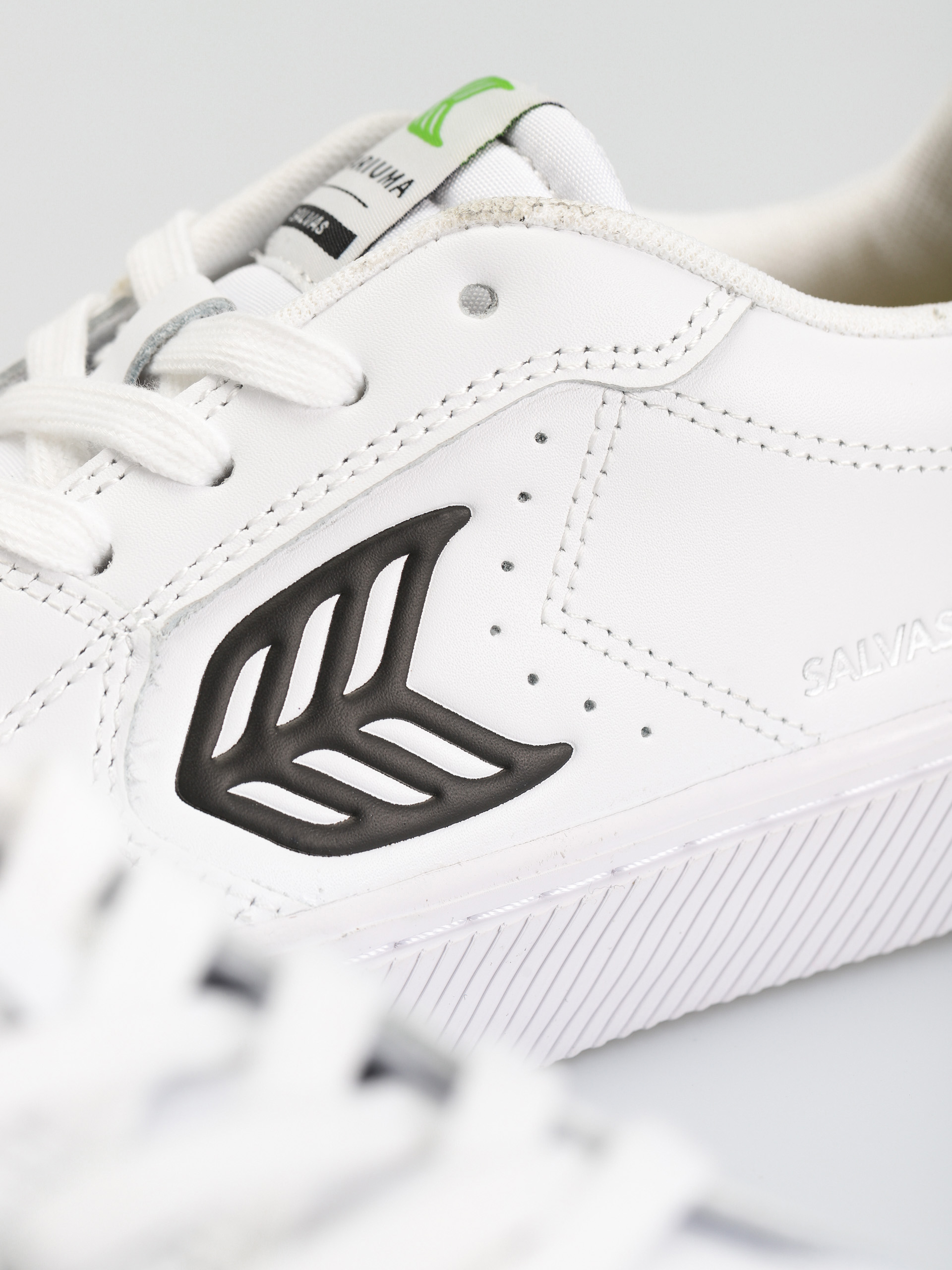 Cariuma Salvas Cipők (white/black)