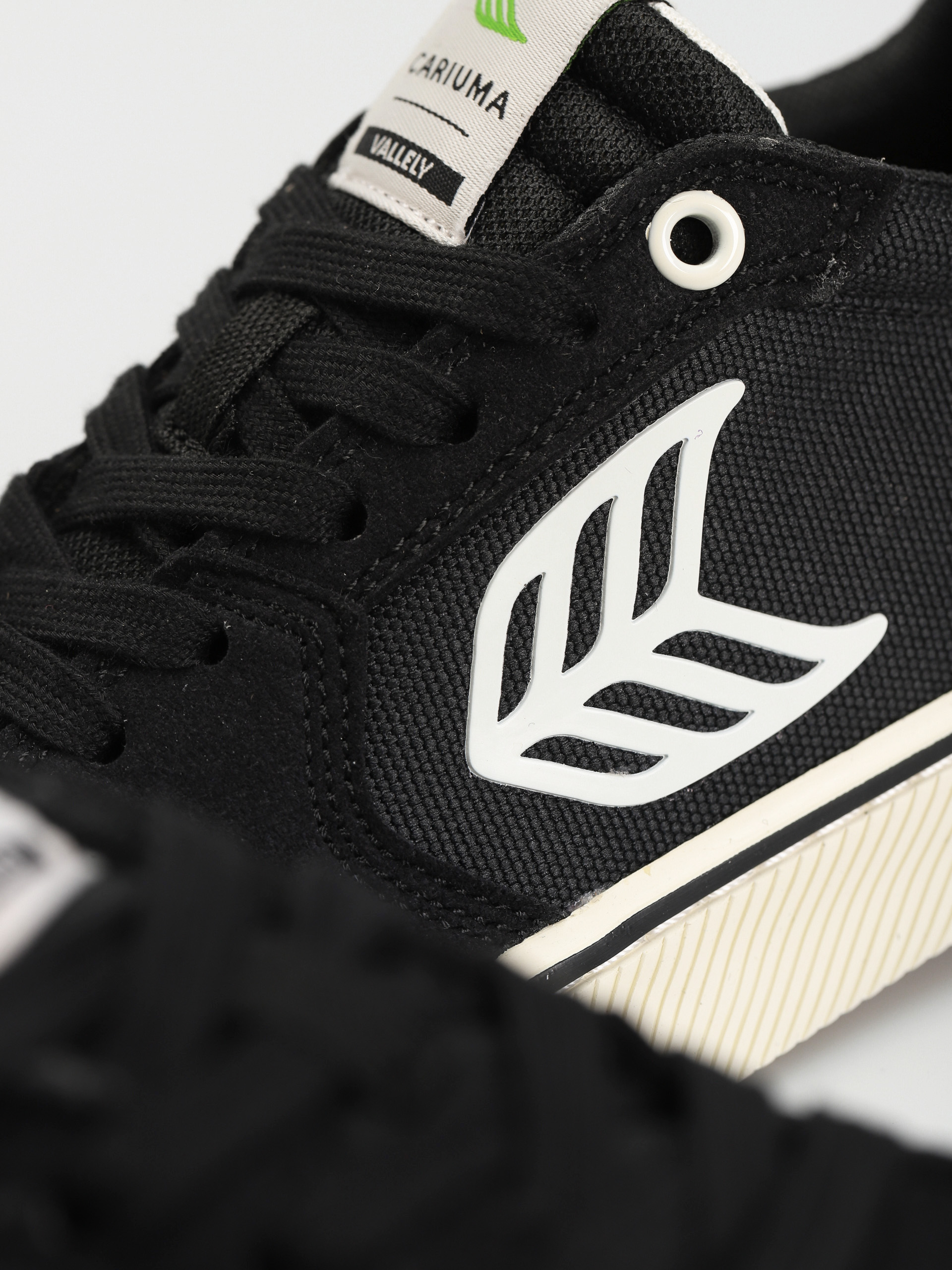 Cariuma Vallely Cipők (black/ivory)