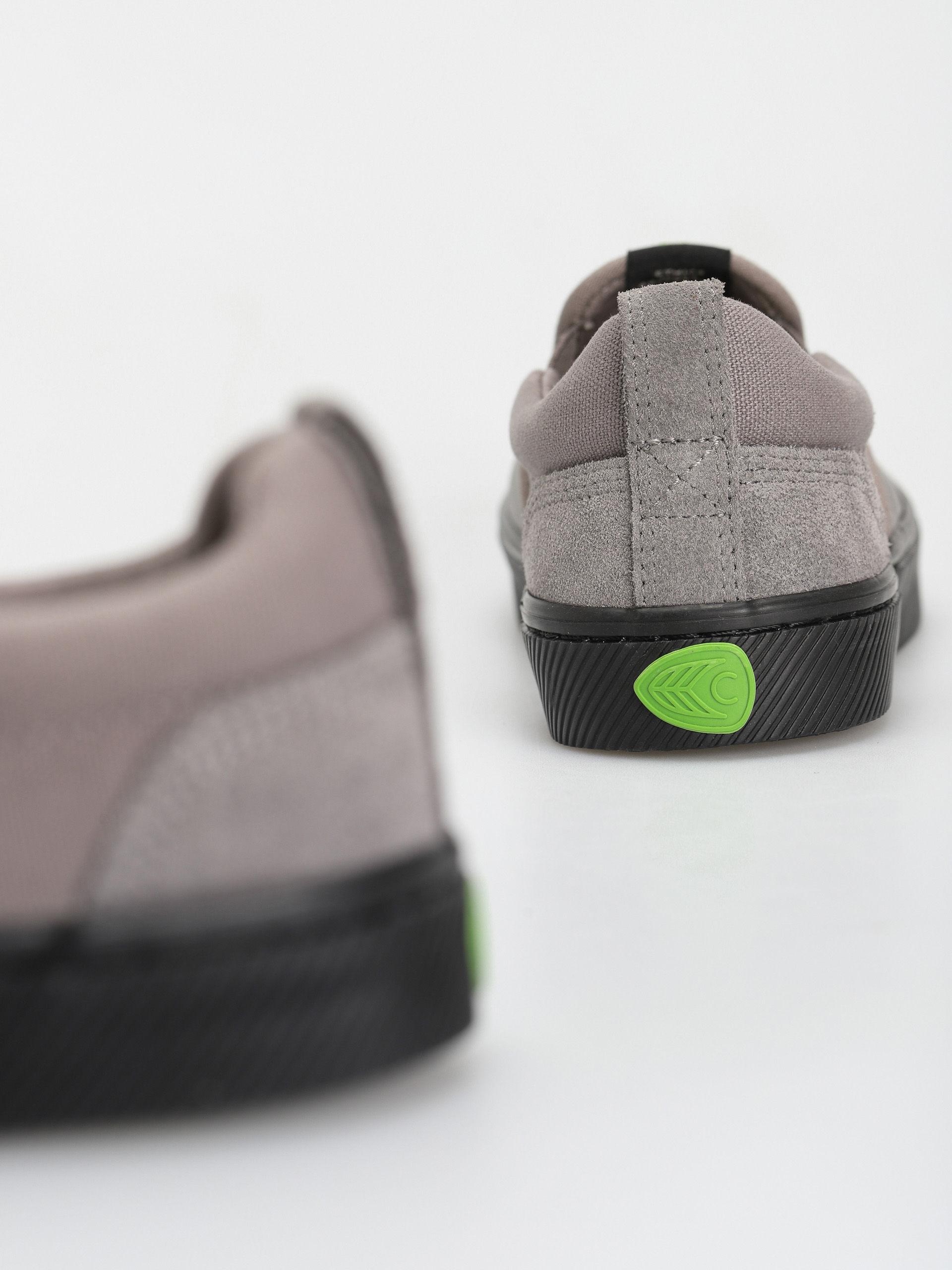 Cariuma Catiba Pro Slip On Cipők (grey/black)