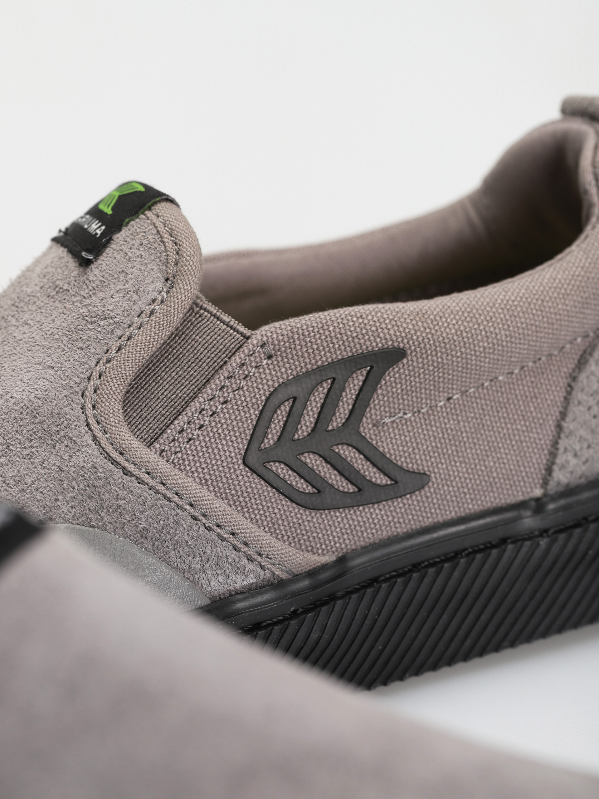 Cariuma Catiba Pro Slip On Cipők (grey/black)