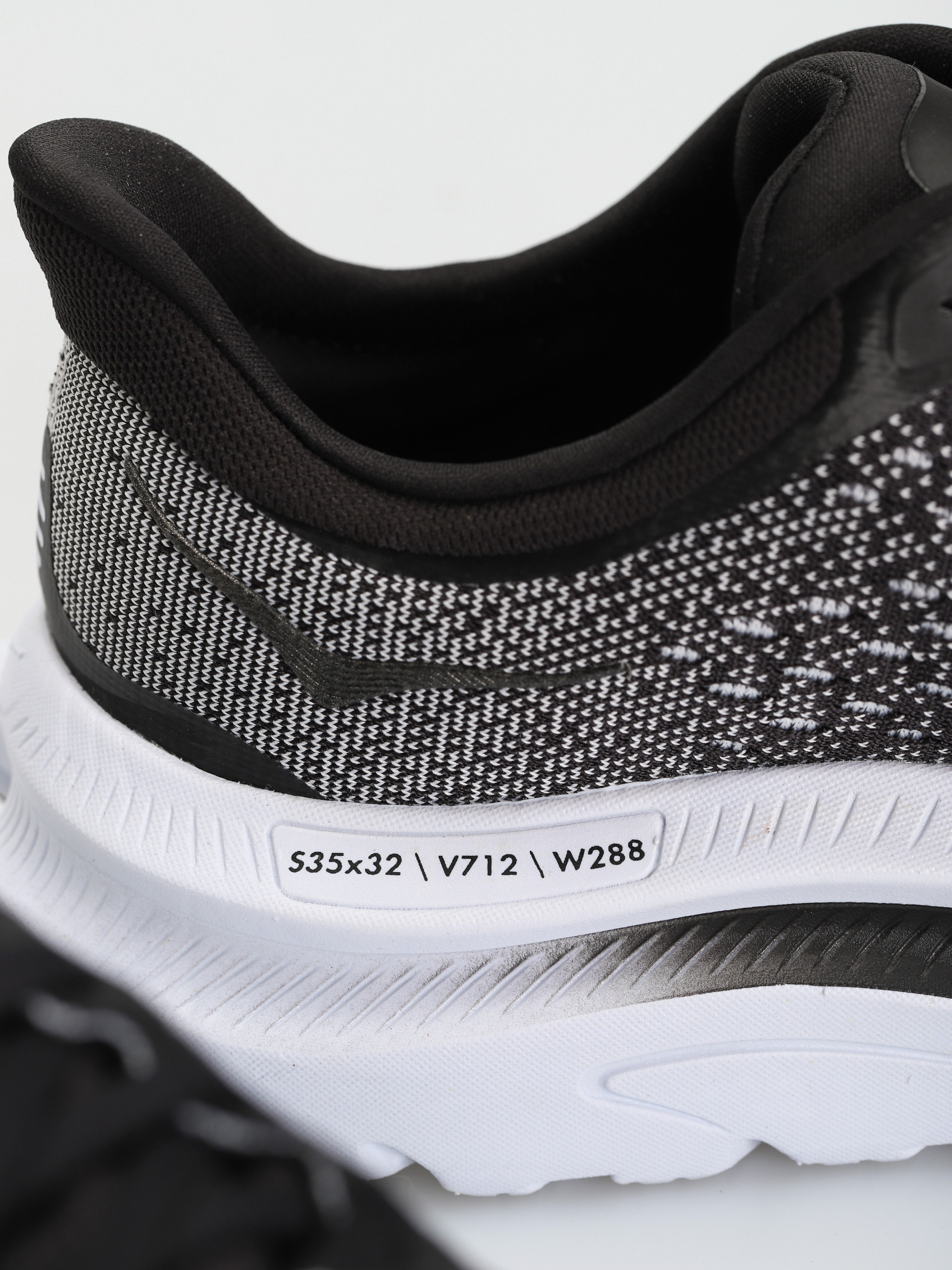 Hoka Kawana Cipők (black/white)