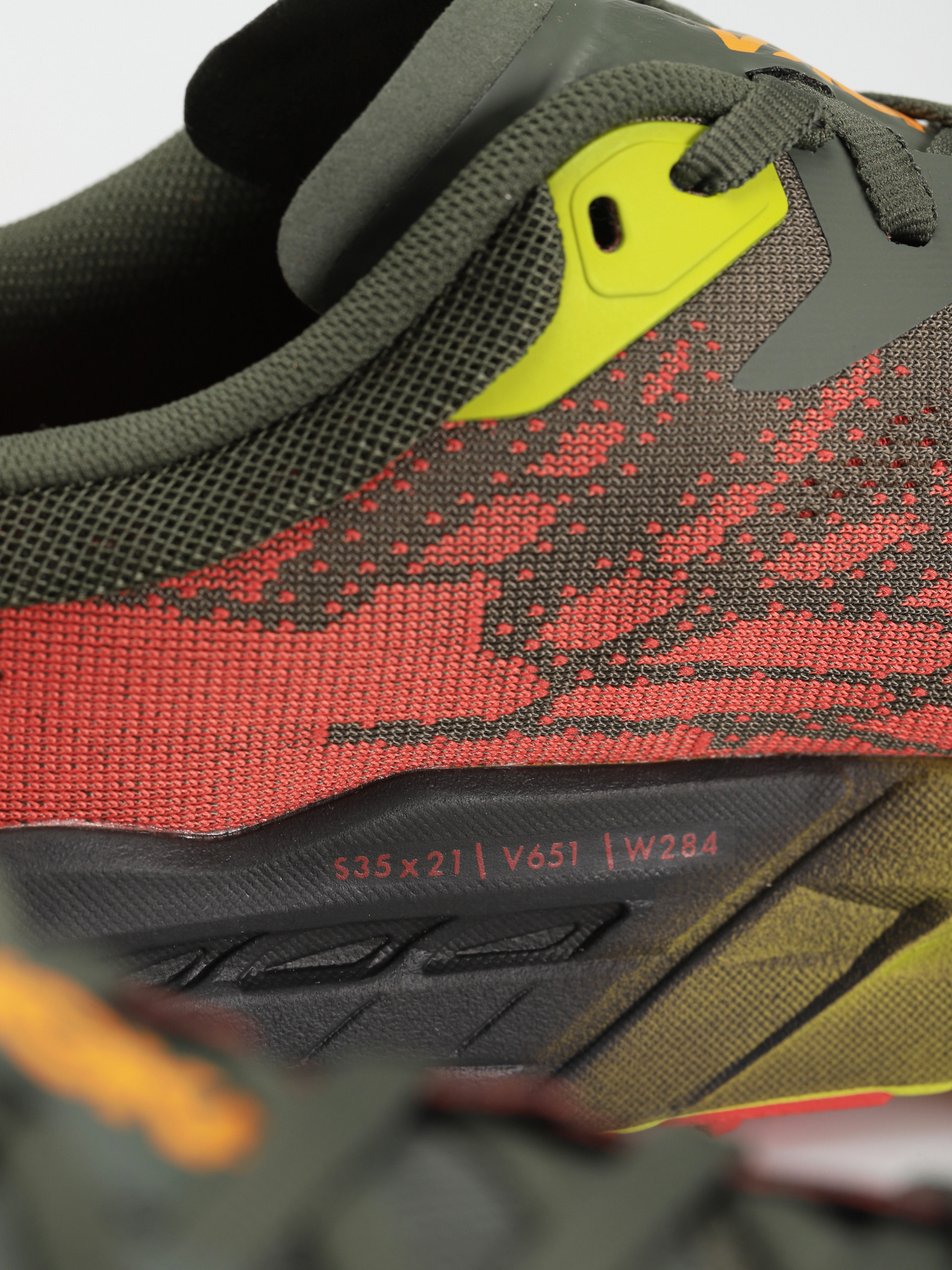 Hoka Speedgoat 5 Cipők (thyme/fiesta)