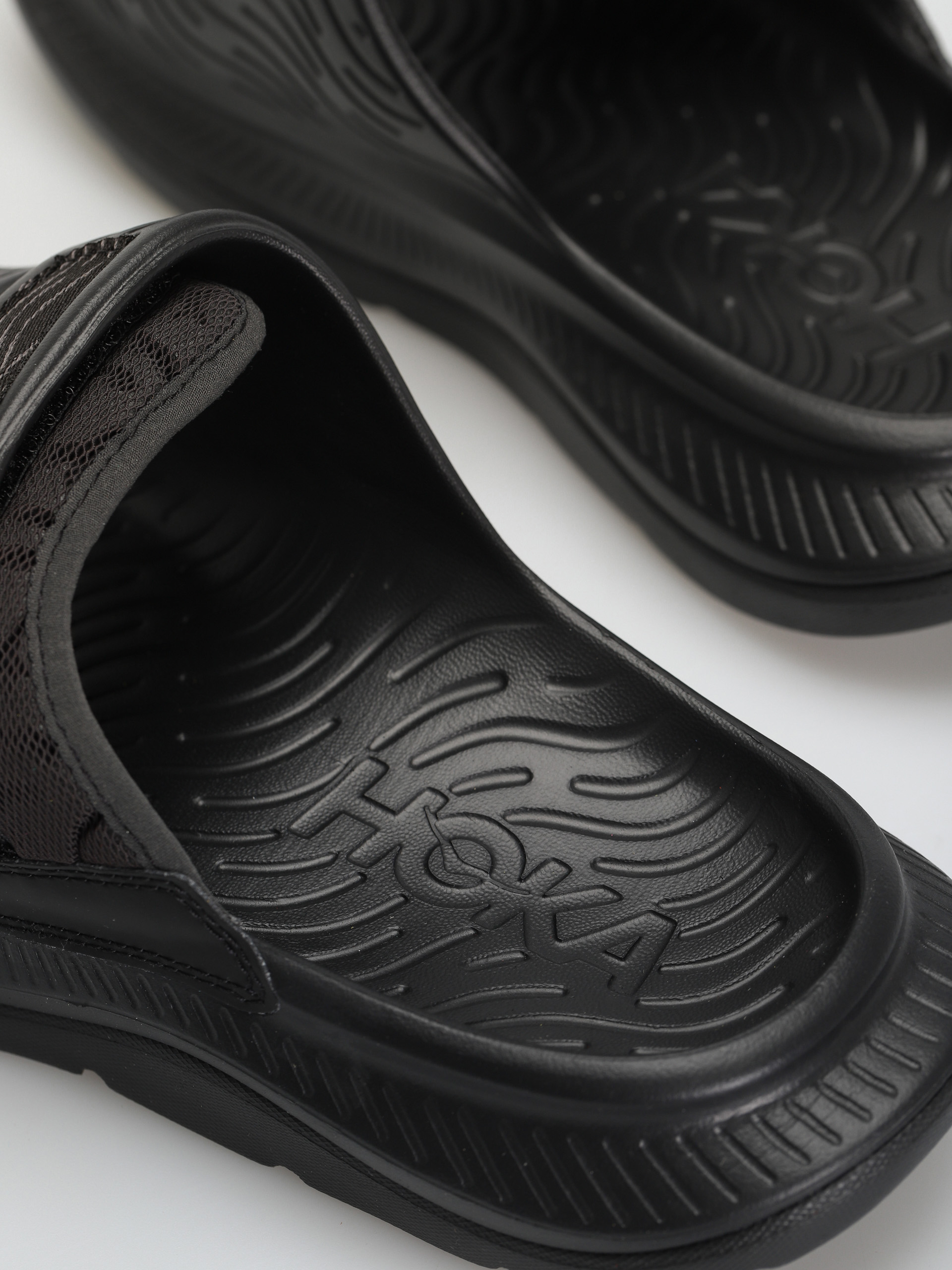 Hoka One One Ora Luxe Flip-flop papucsok (black/black)