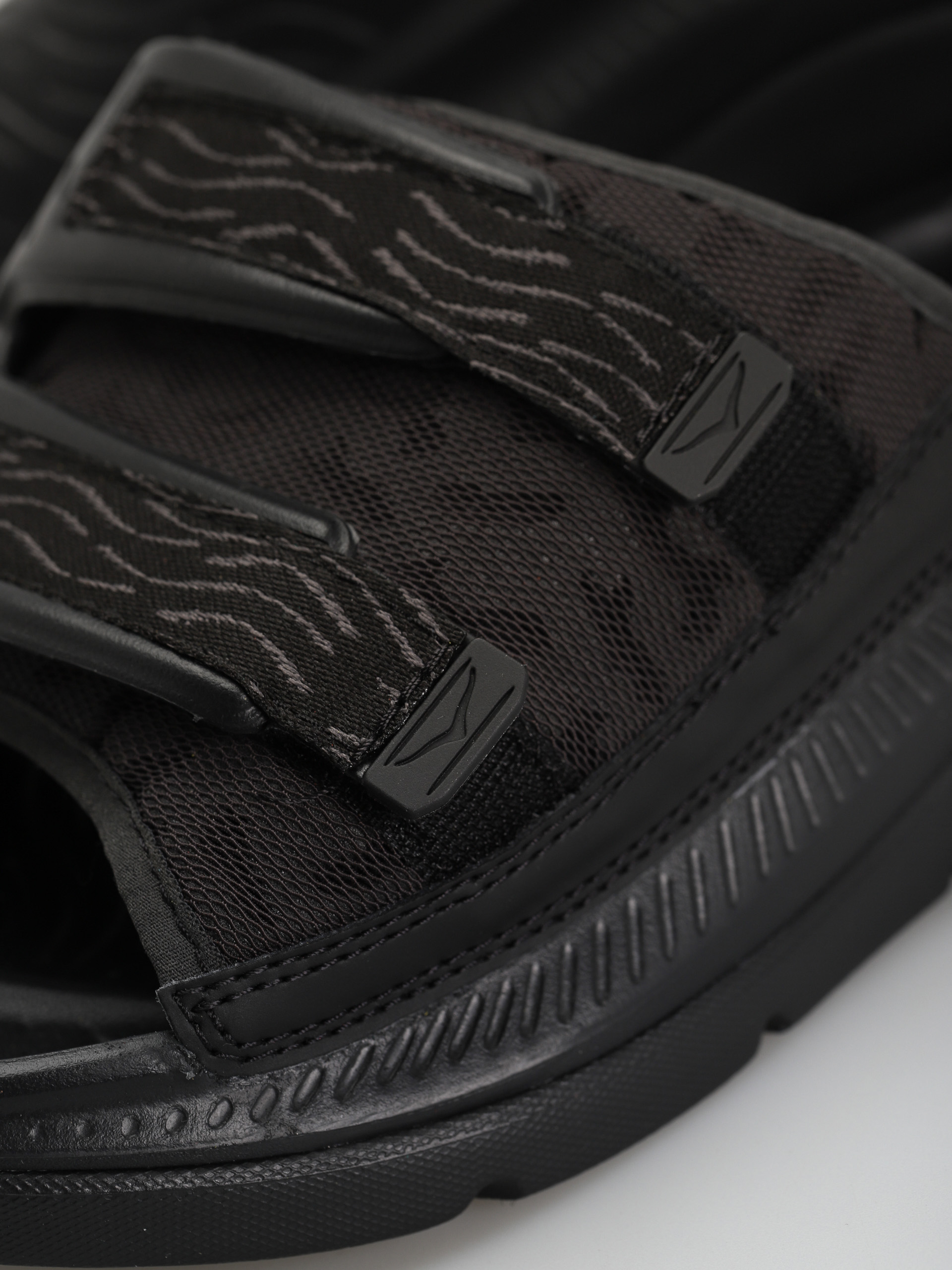 Hoka One One Ora Luxe Flip-flop papucsok (black/black)