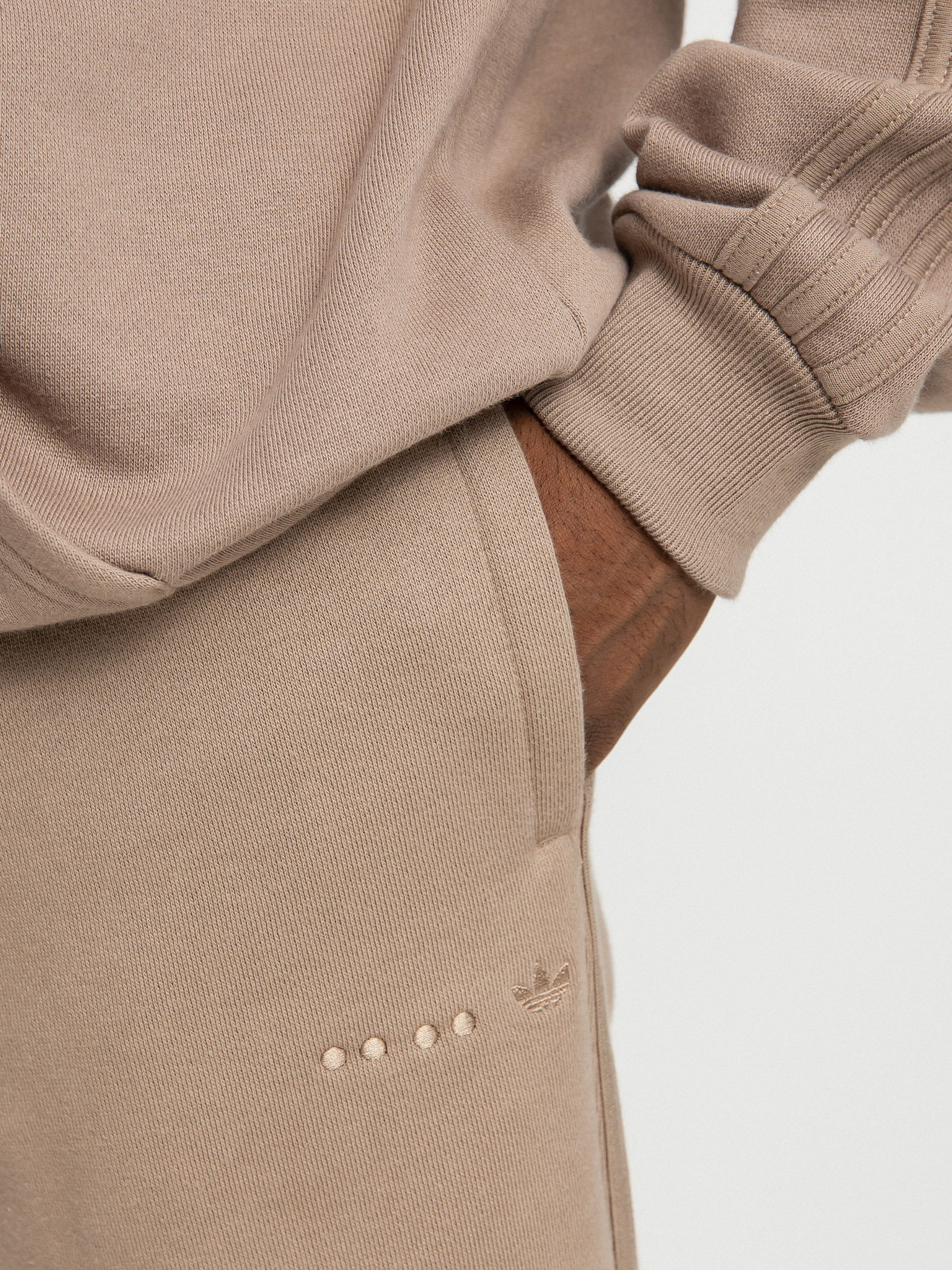 adidas Originals Ess Logo Kisnadrág (chabrn)