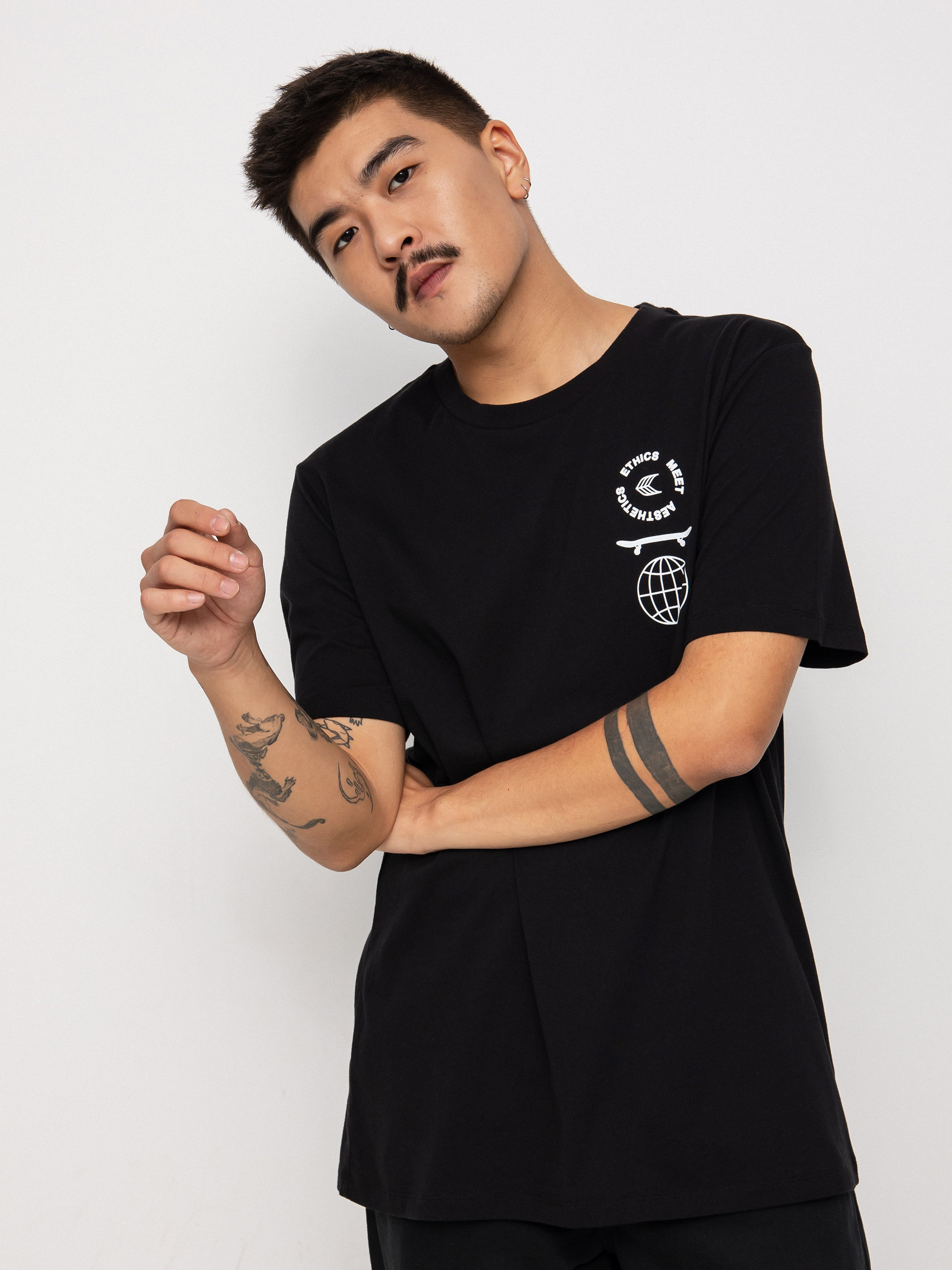 Cariuma Ethics meet Aesthetics Póló (black)