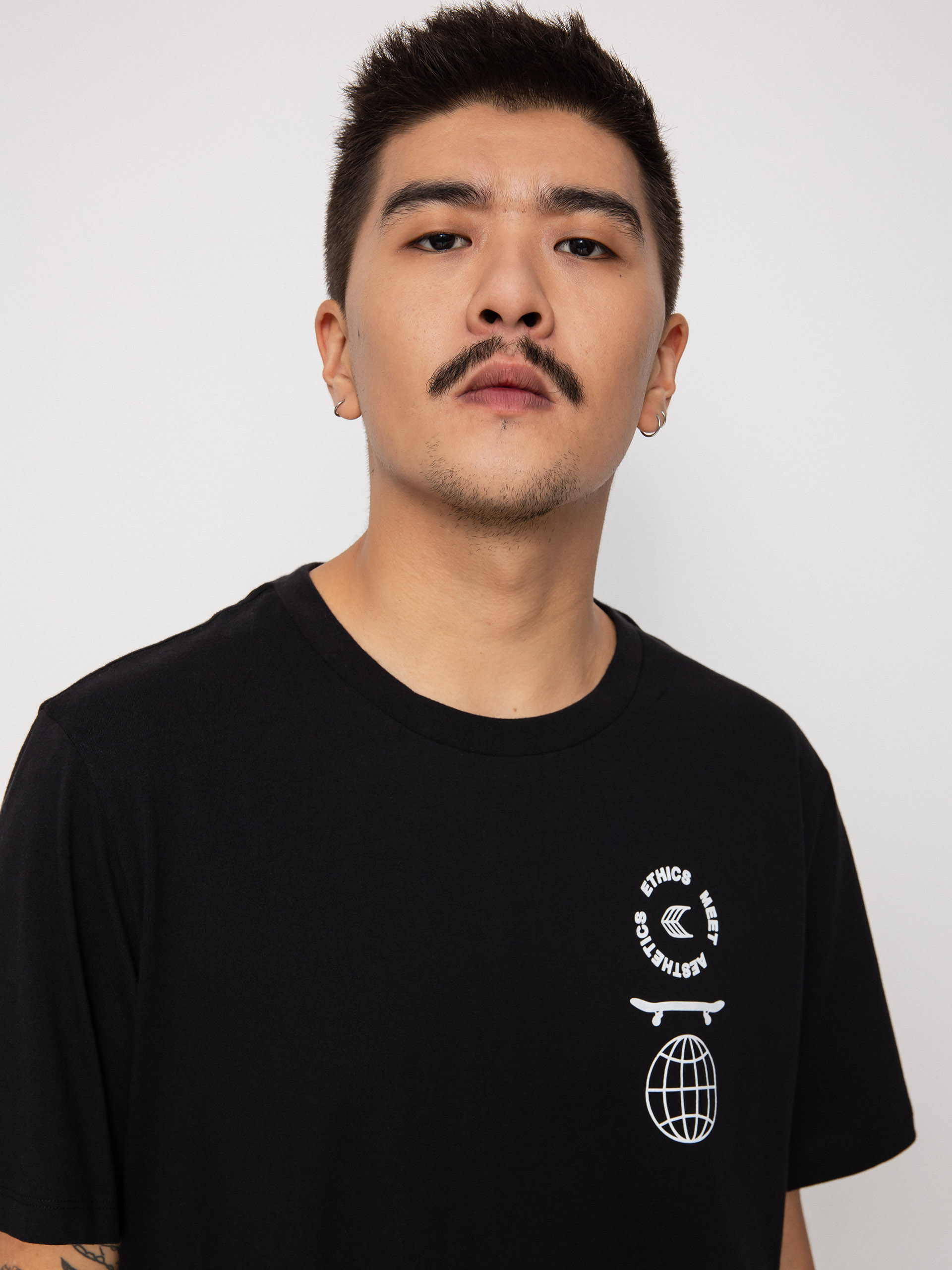 Cariuma Ethics meet Aesthetics Póló (black)