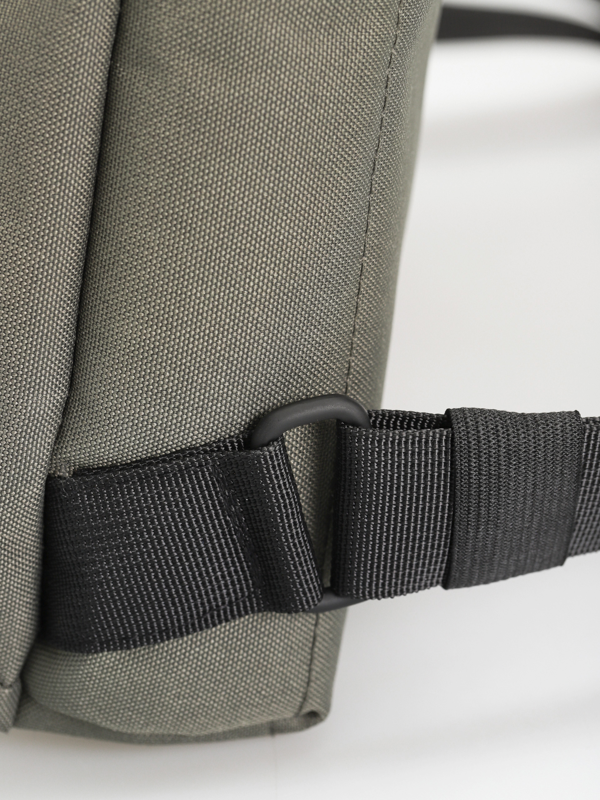 Ucon Acrobatics Vito Medium Stealth Hátizsák (olive)