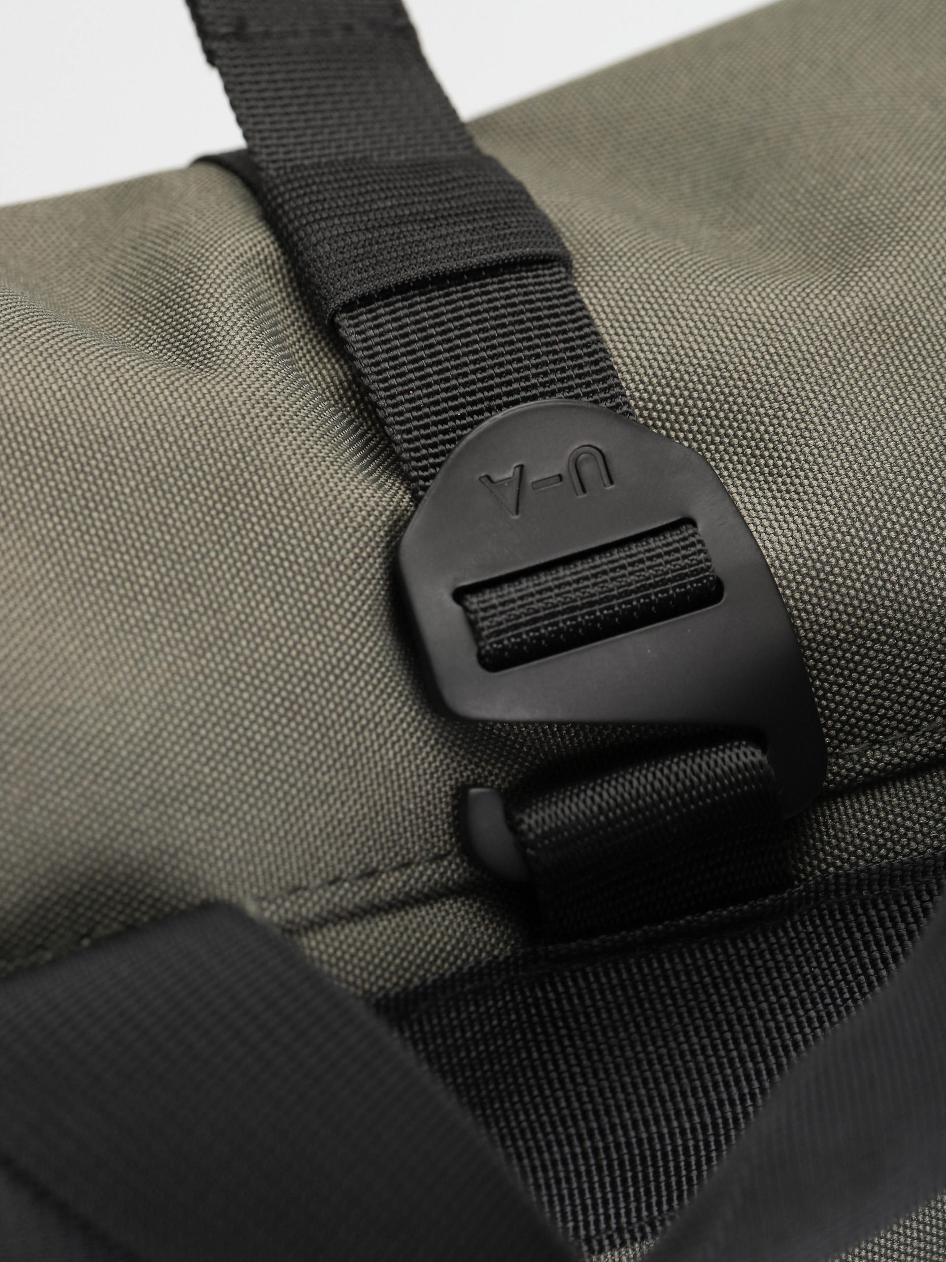 Ucon Acrobatics Vito Medium Stealth Hátizsák (olive)