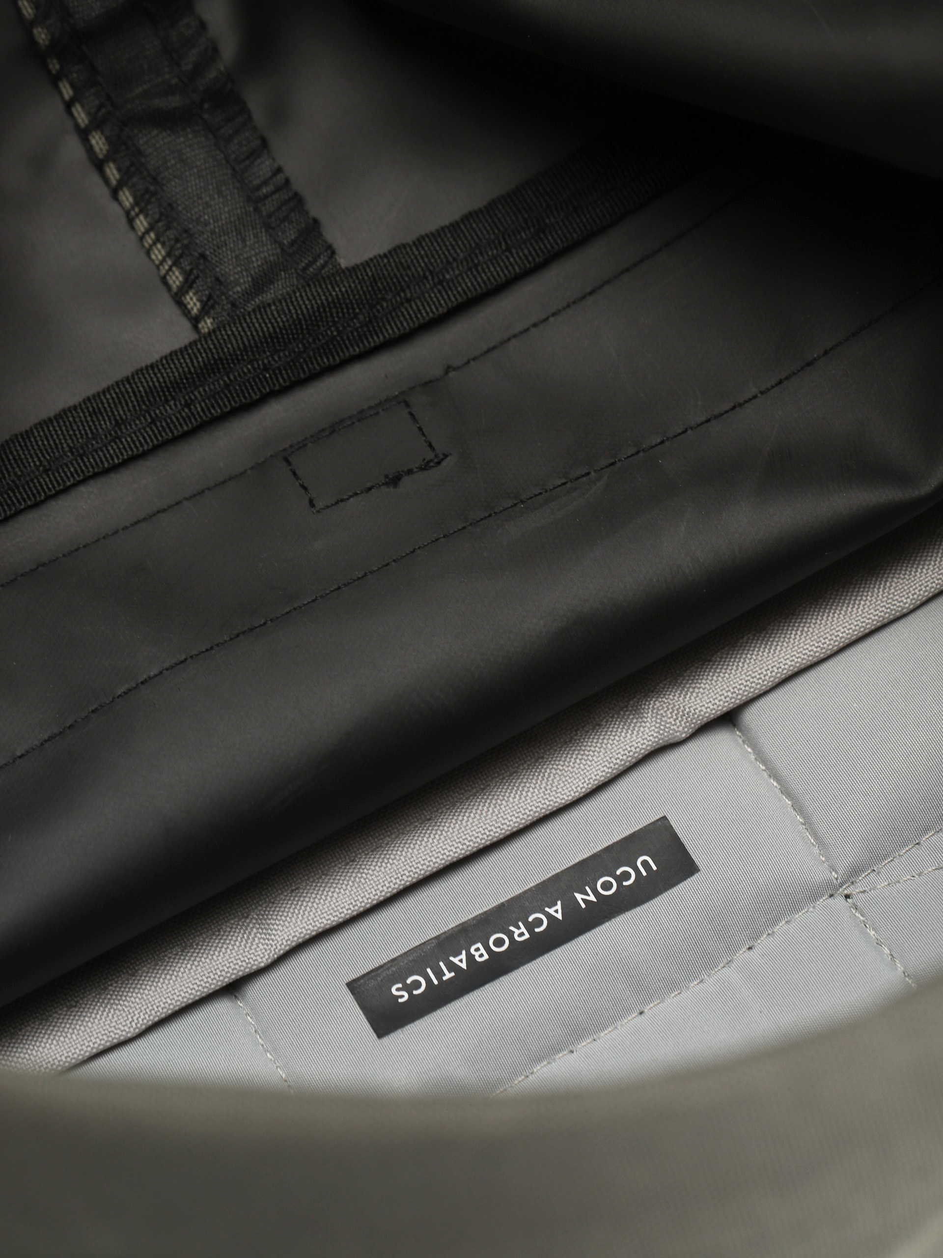 Ucon Acrobatics Vito Medium Stealth Hátizsák (olive)