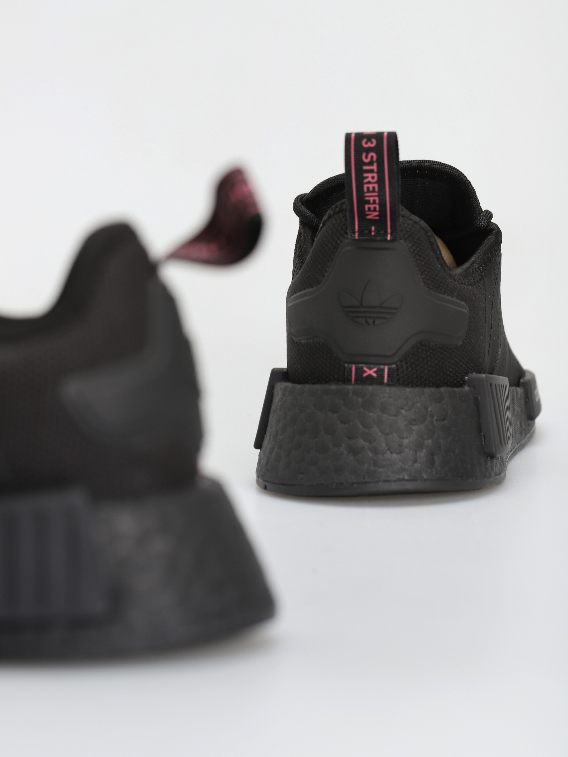 adidas Originals Nmd R1 Primeblue Cipők Wmn (cblack/cblack/sopink)