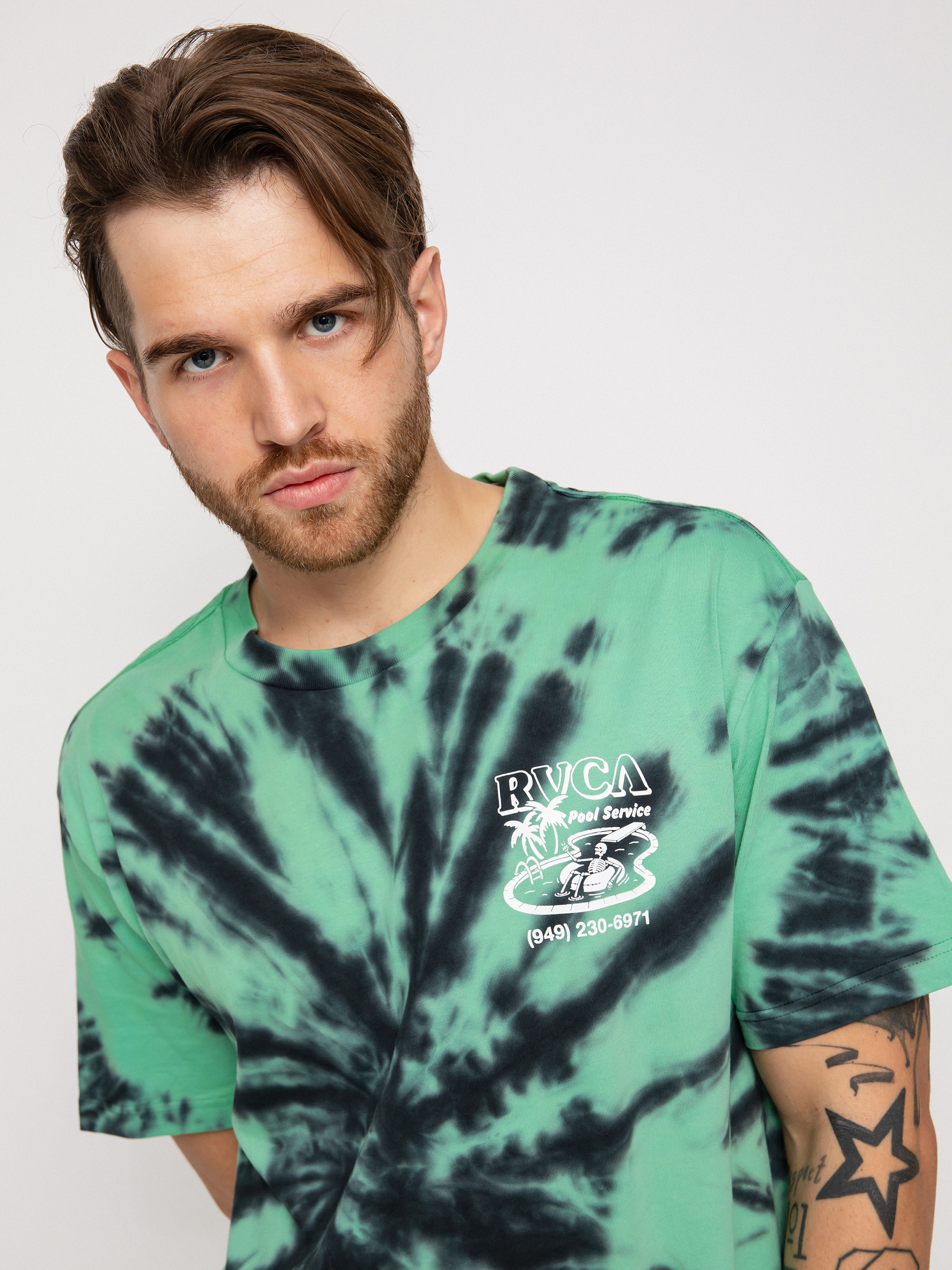 RVCA Pool Service póló (blk grn tie&dye)