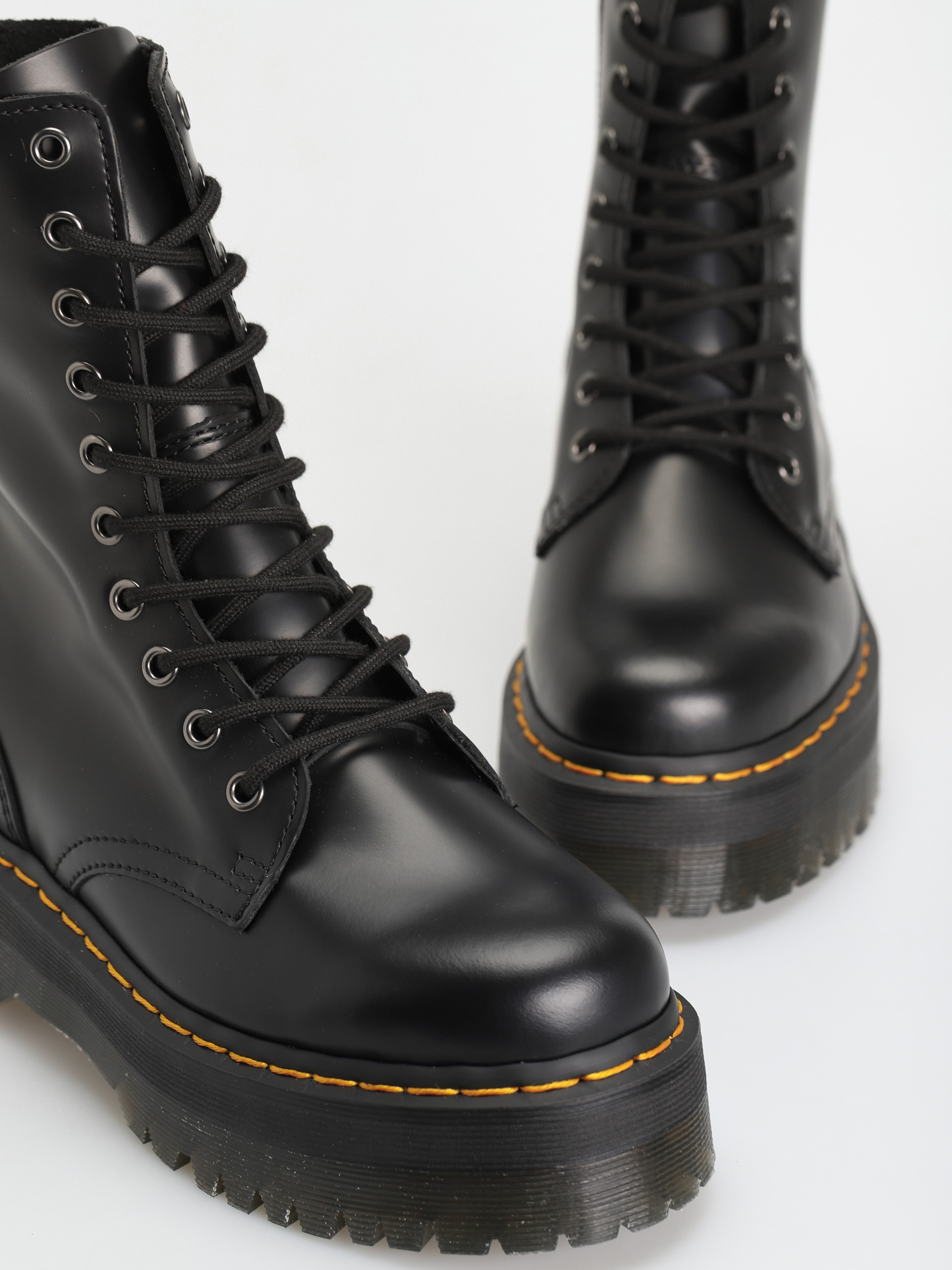 Dr. Martens Jadon Hi Cipők Wmn (black polished smooth)