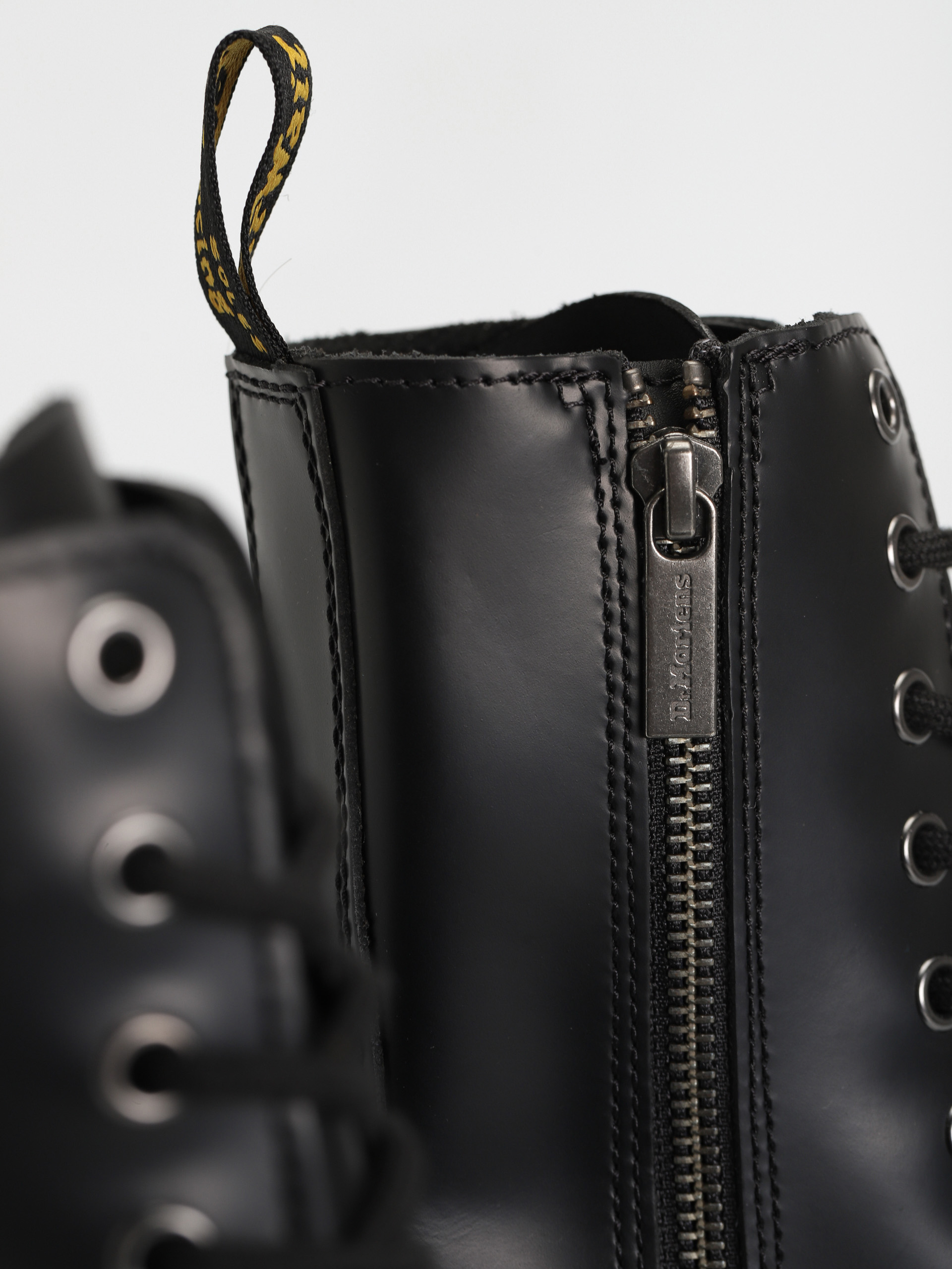 Dr. Martens Jadon Hi Cipők Wmn (black polished smooth)