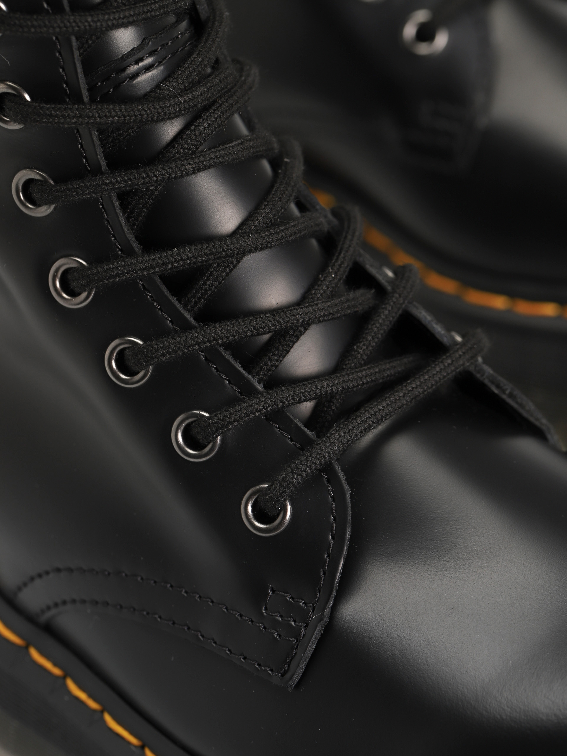 Dr. Martens Jadon Hi Cipők Wmn (black polished smooth)
