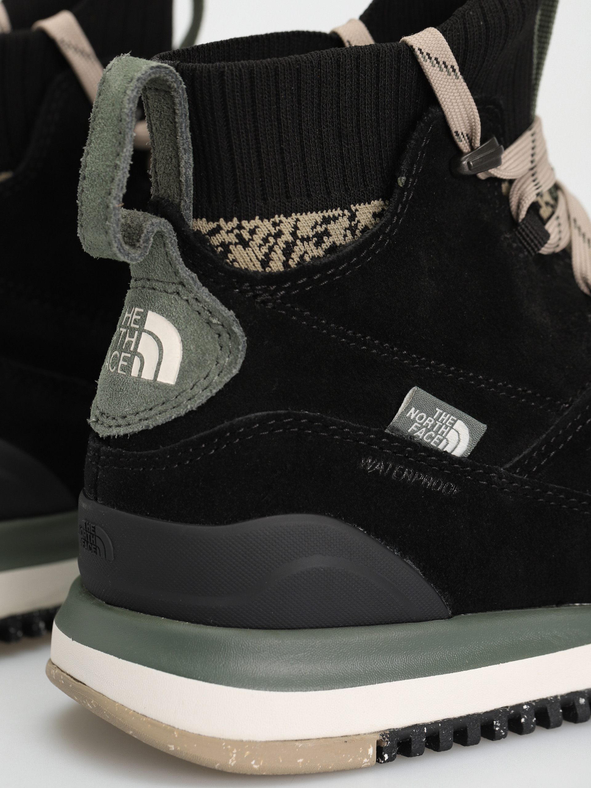 The North Face Back To Berkeley III Sport Wp Cipők (tnf black/thyme)