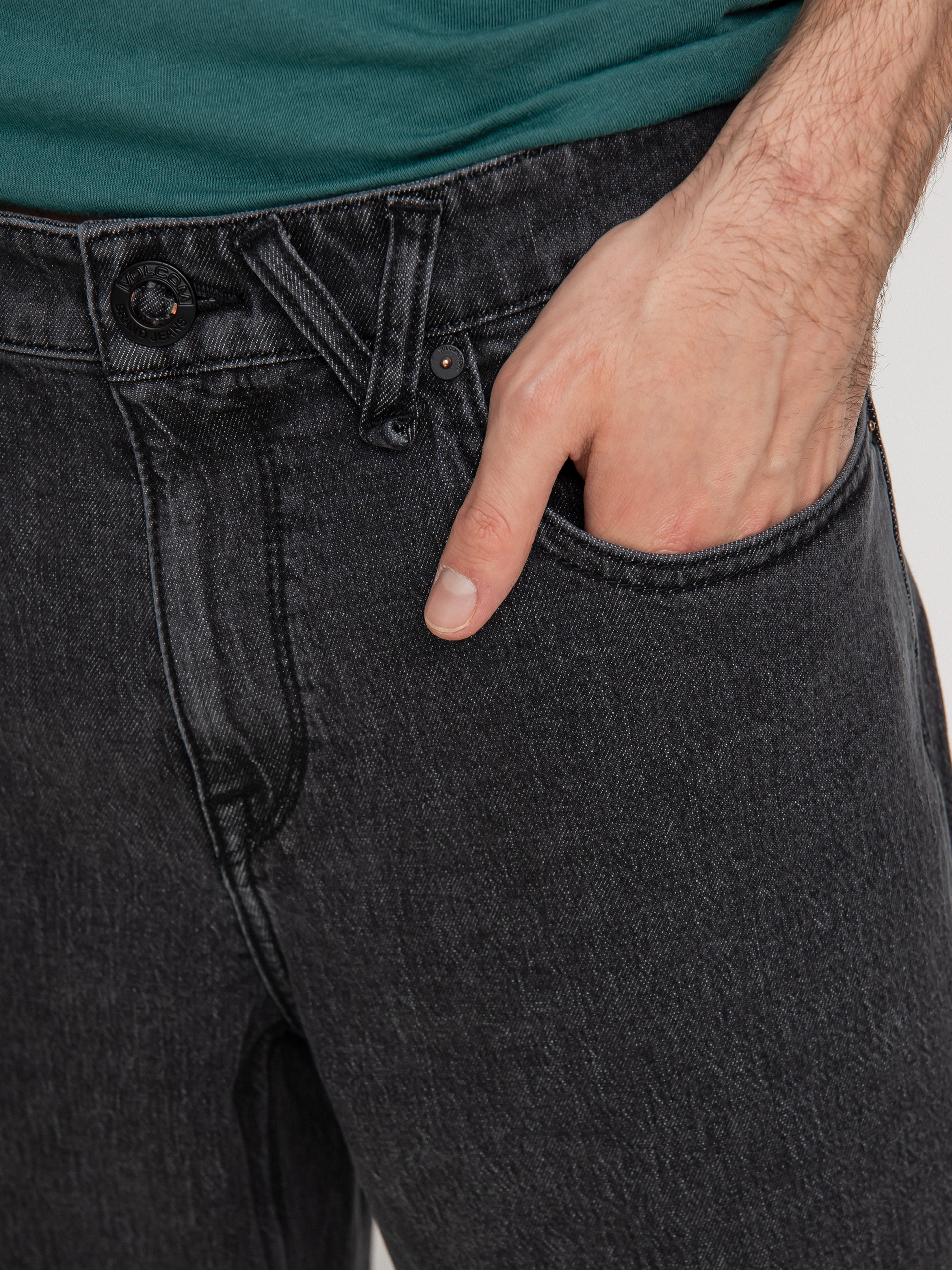 Volcom Modown Tapered Denim Kisnadrág (stoney black)