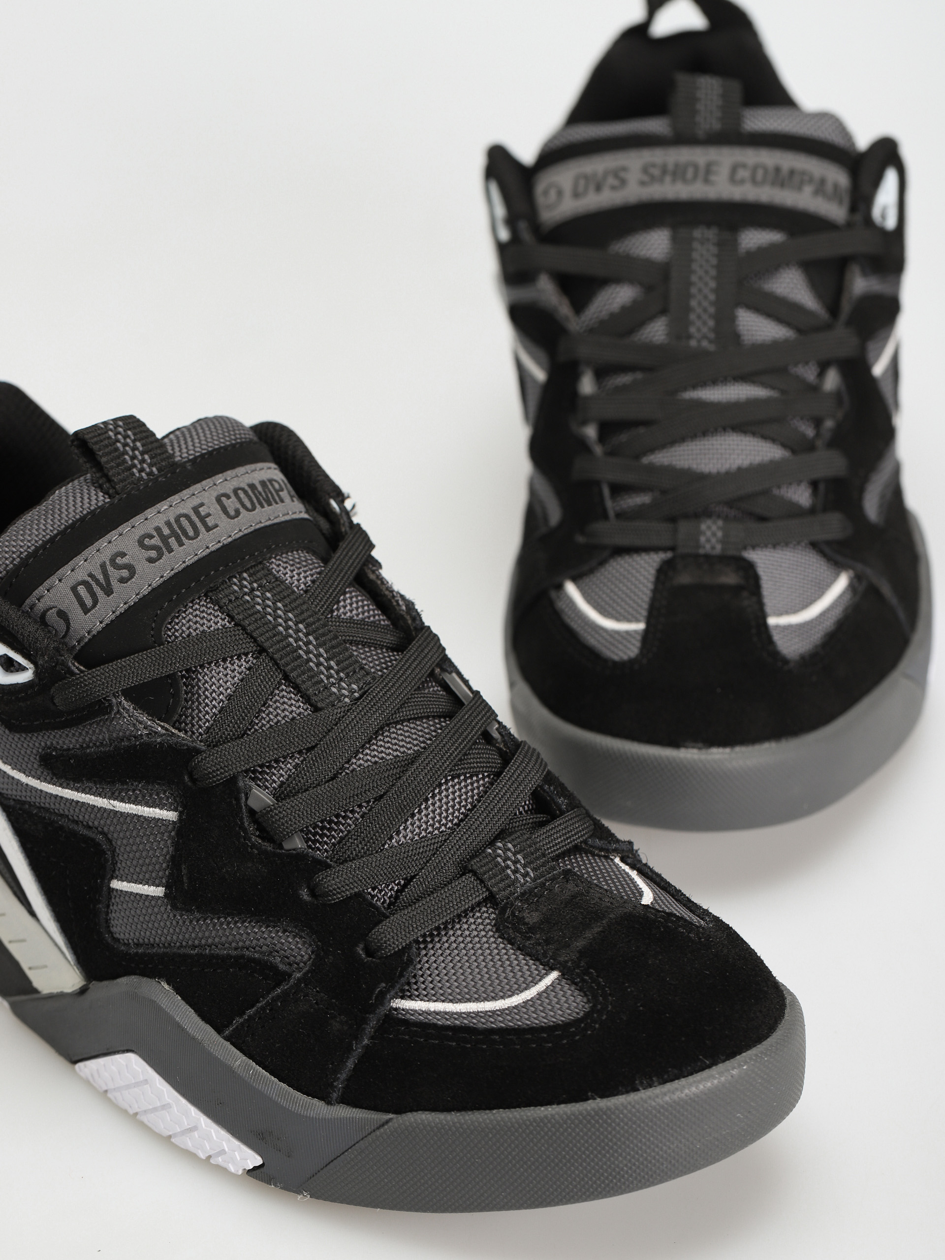 DVS Devious Cipők (black charcoal white suede)