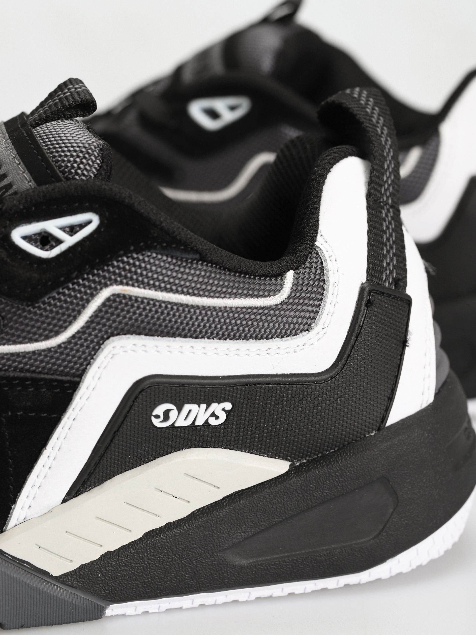 DVS Devious Cipők (black charcoal white suede)