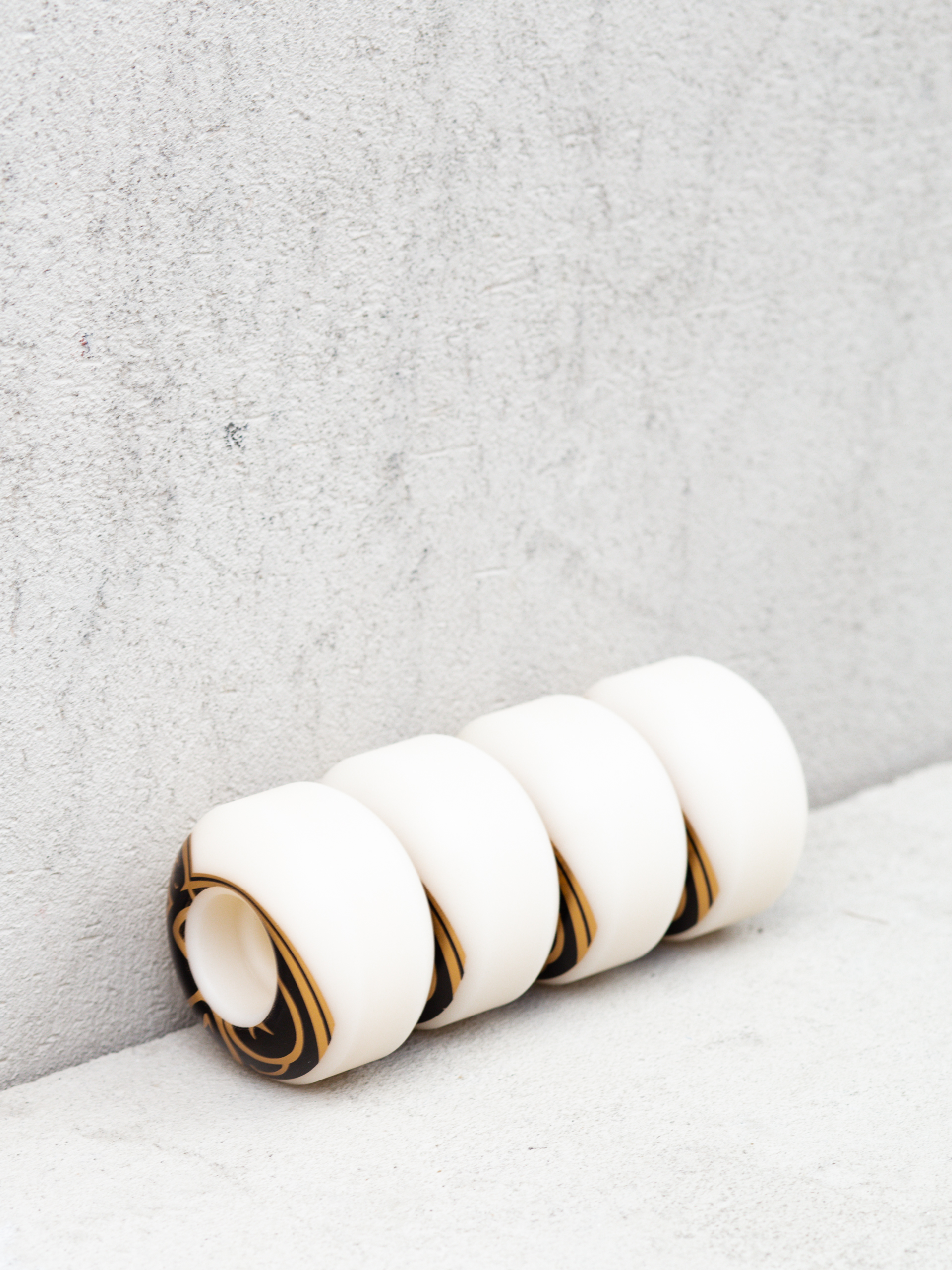 Pig Prime Proline Gördeszka kerék (white/black/gold)