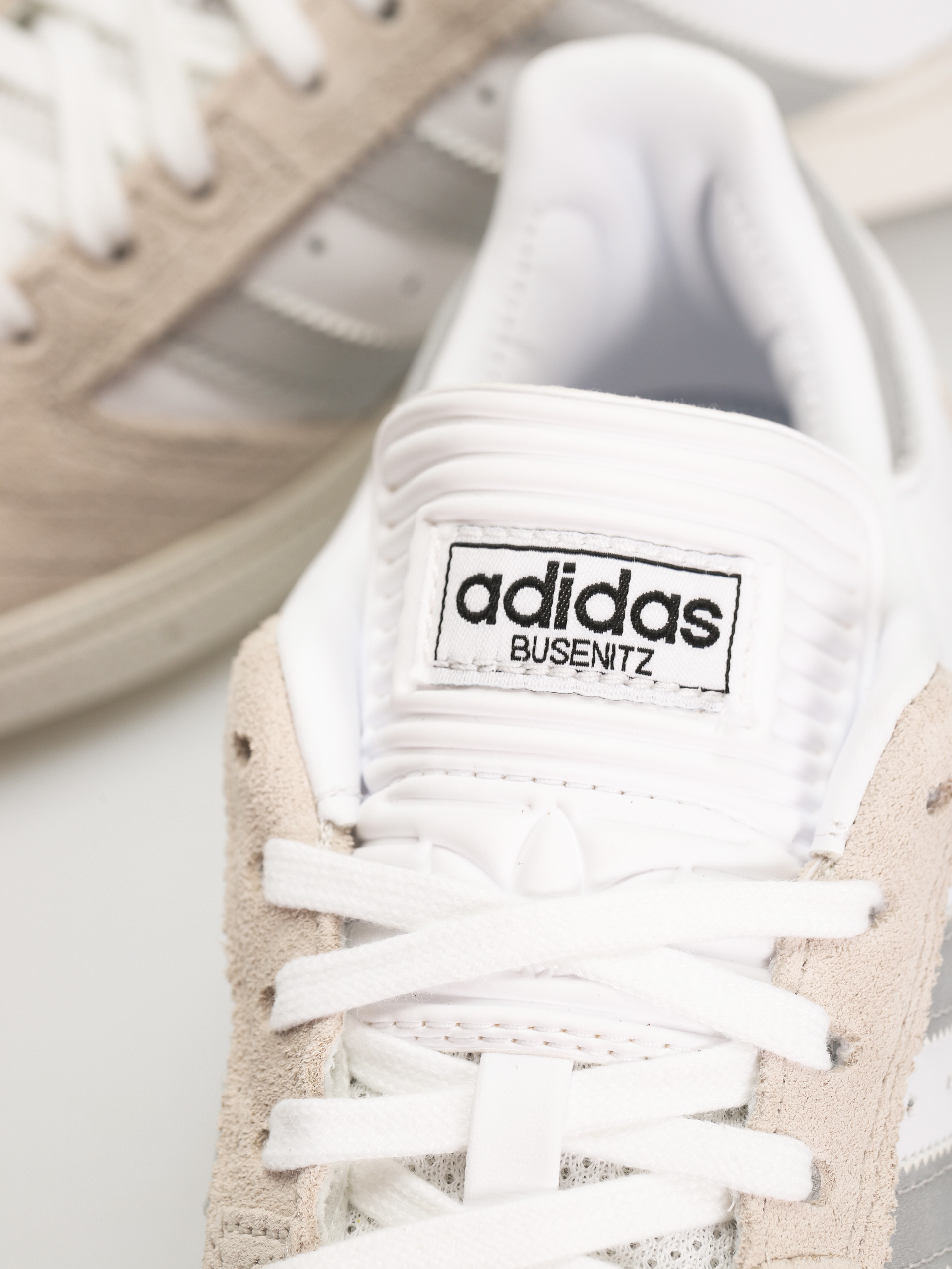 adidas Busenitz Cipők (crywht/silvmt/ftwwht)