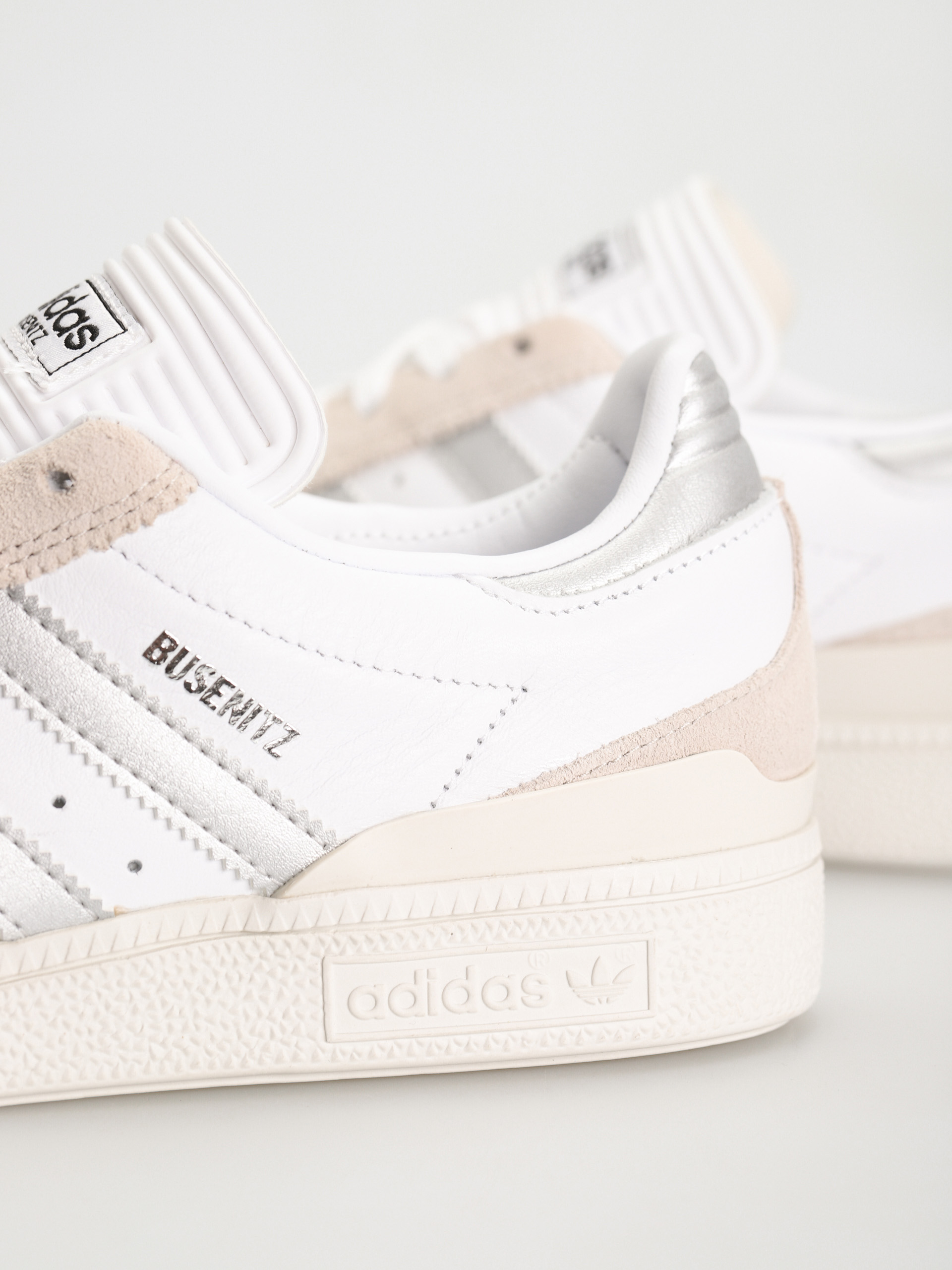 adidas Busenitz Cipők (crywht/silvmt/ftwwht)
