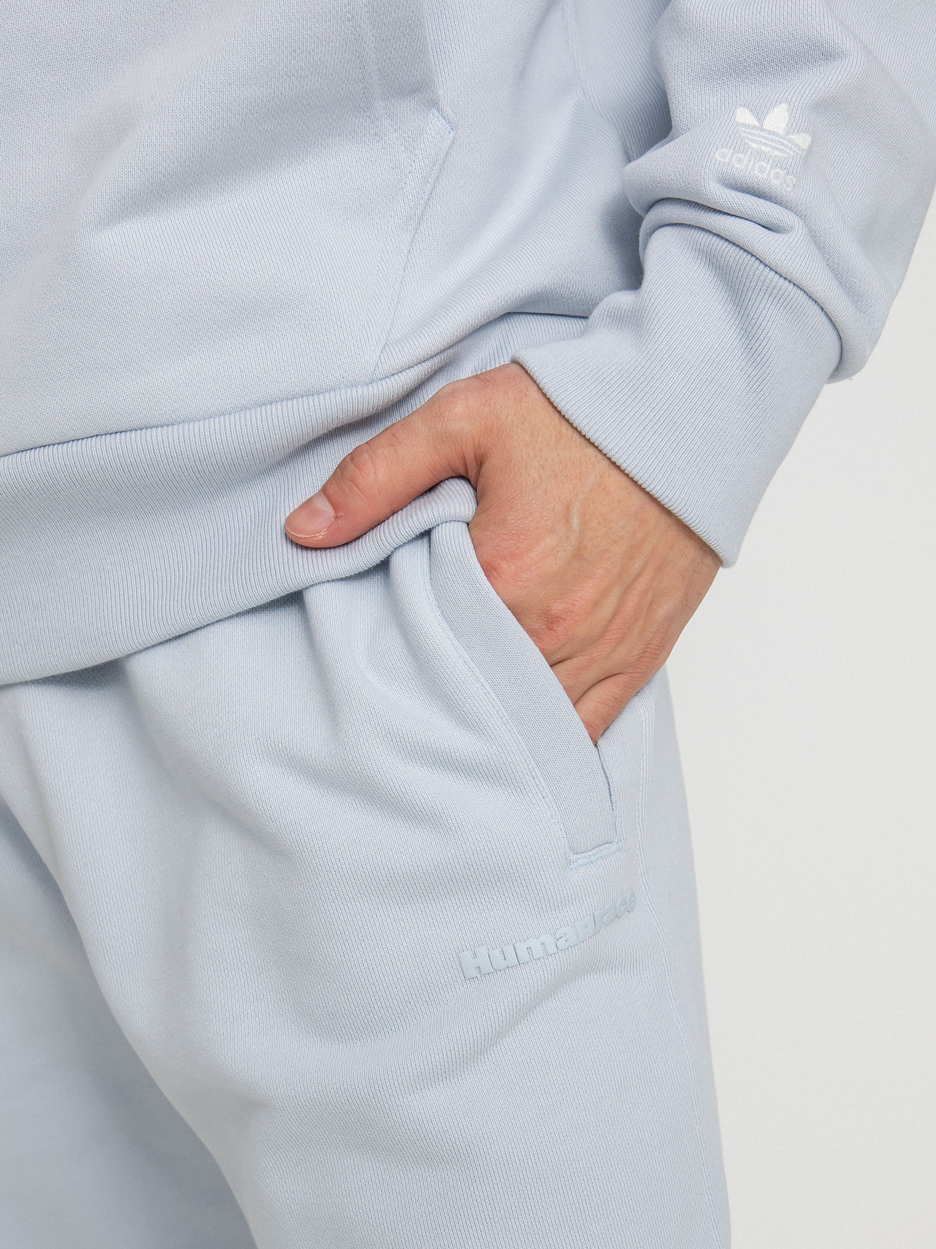 adidas Originals Pharrell Williams Basics Kisnadrág (halblu)