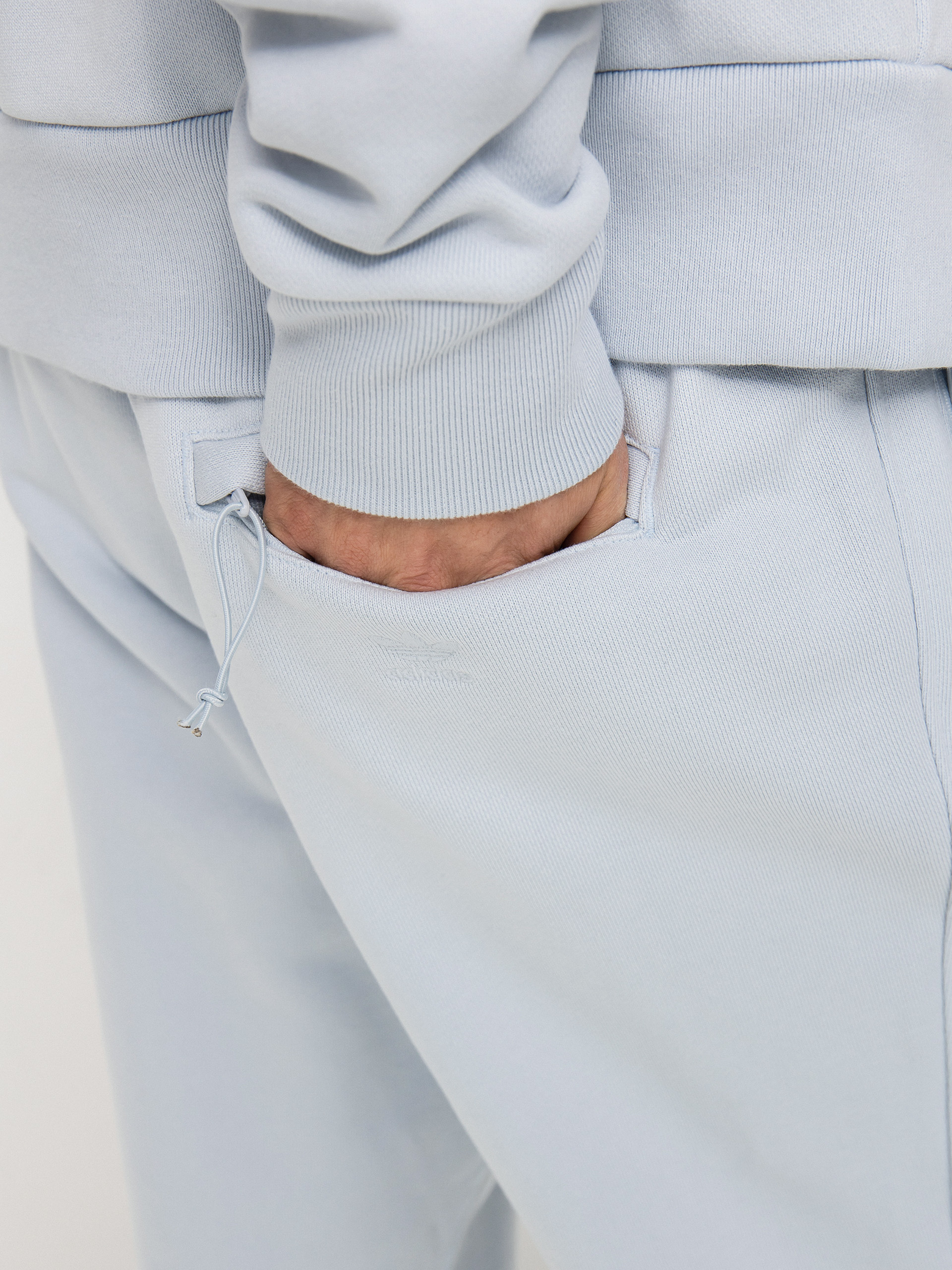 adidas Originals Pharrell Williams Basics Kisnadrág (halblu)