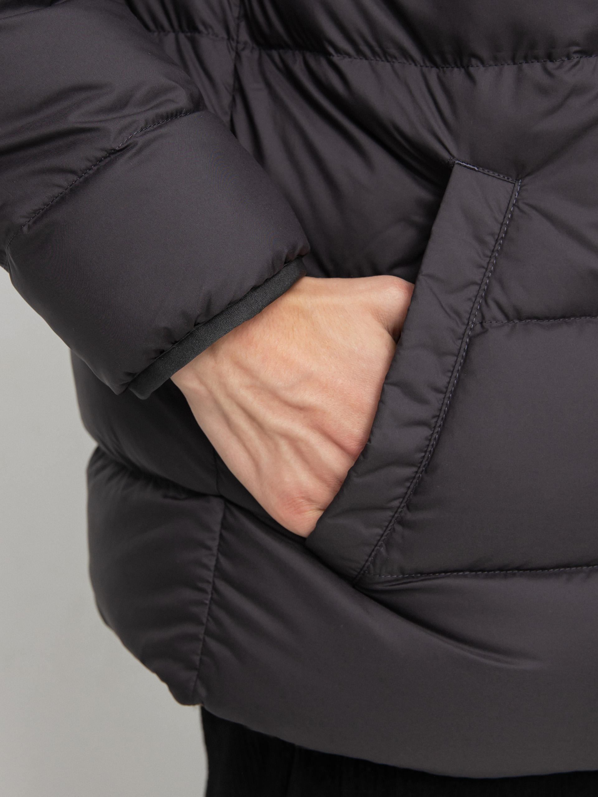 Patagonia Reversible Silent Down Dzseki (ink black)