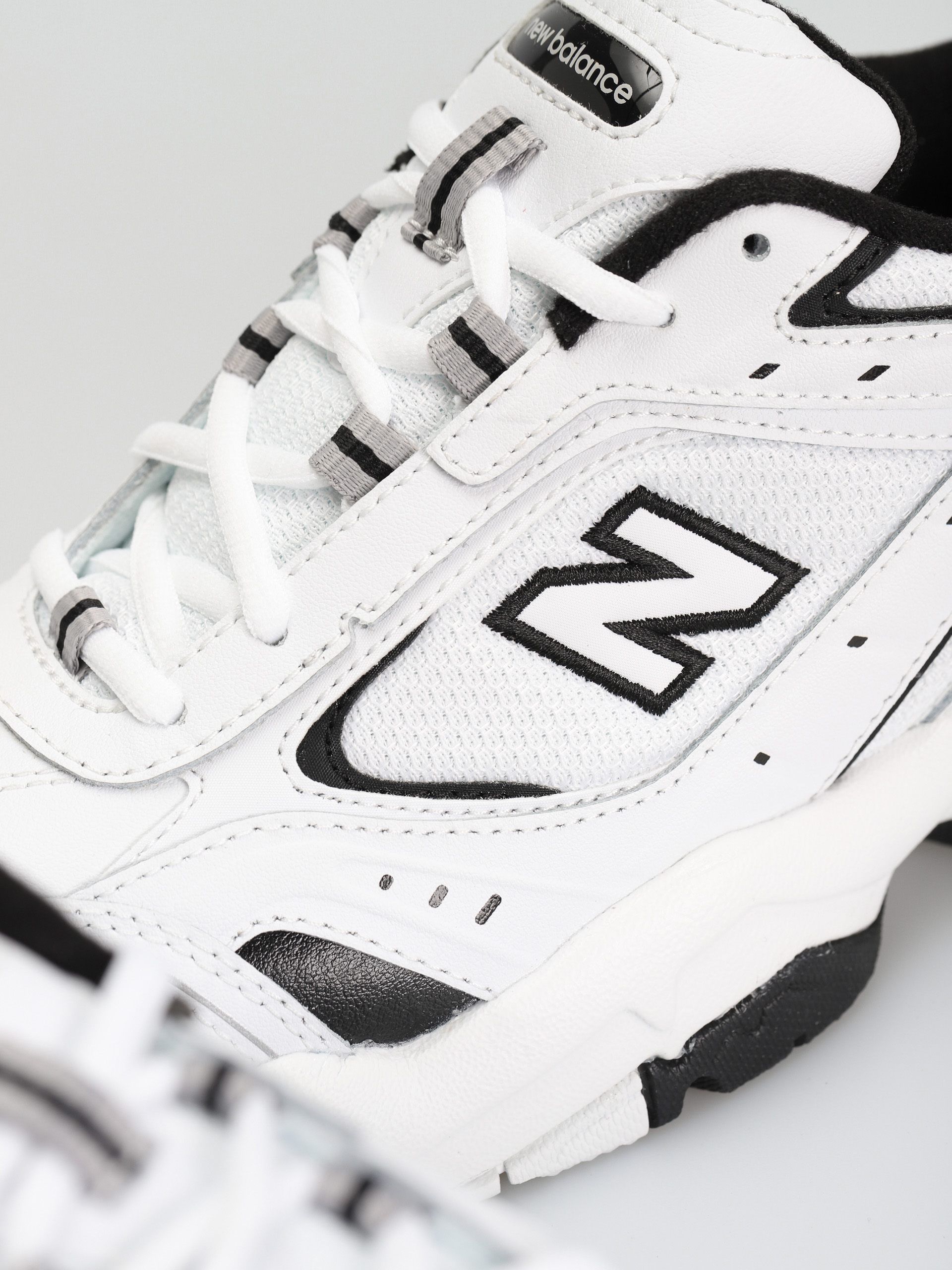 Buty New Balance 452 Wmn (white/black)