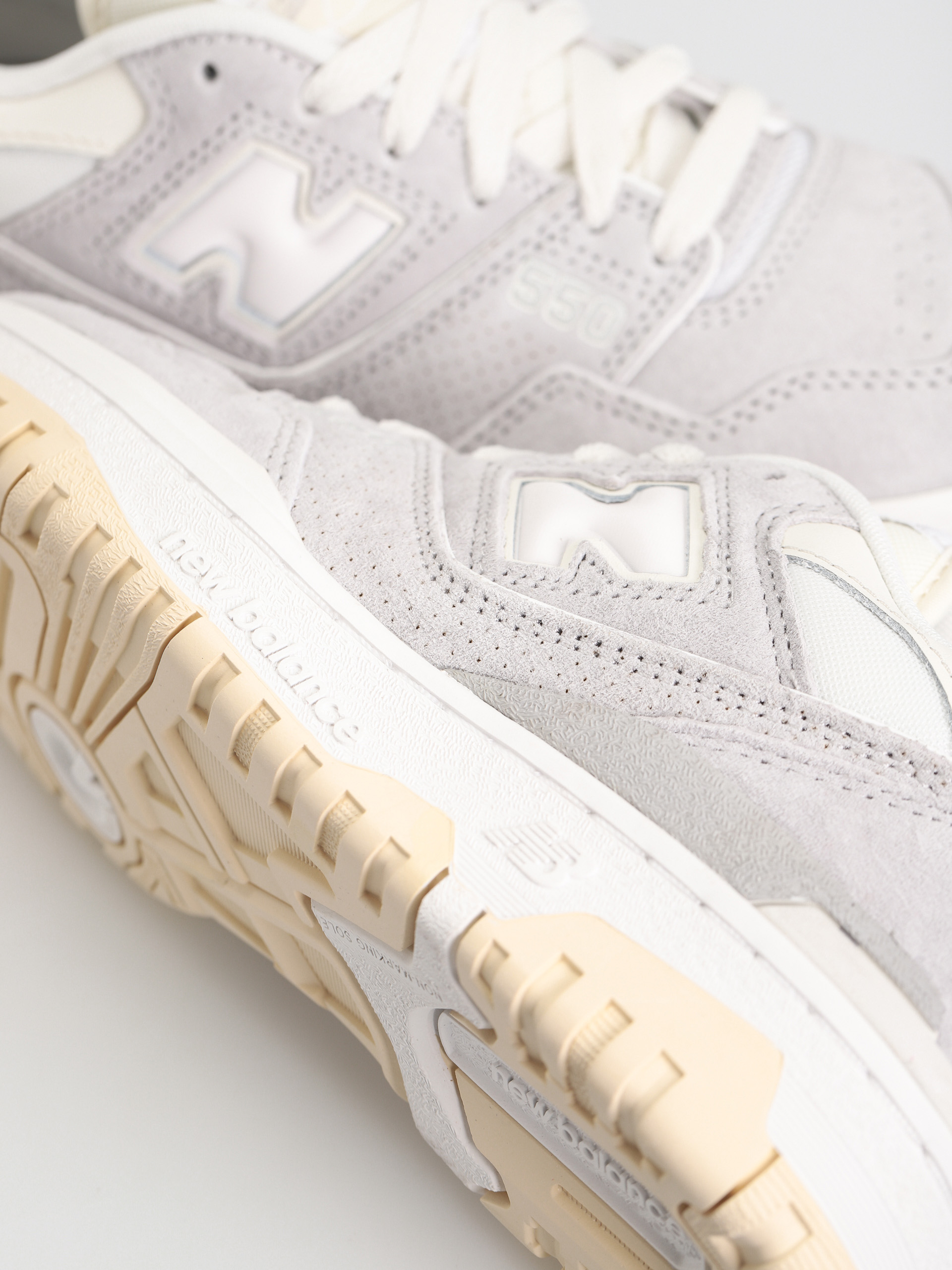 New Balance 550 Cipők (grey suede)