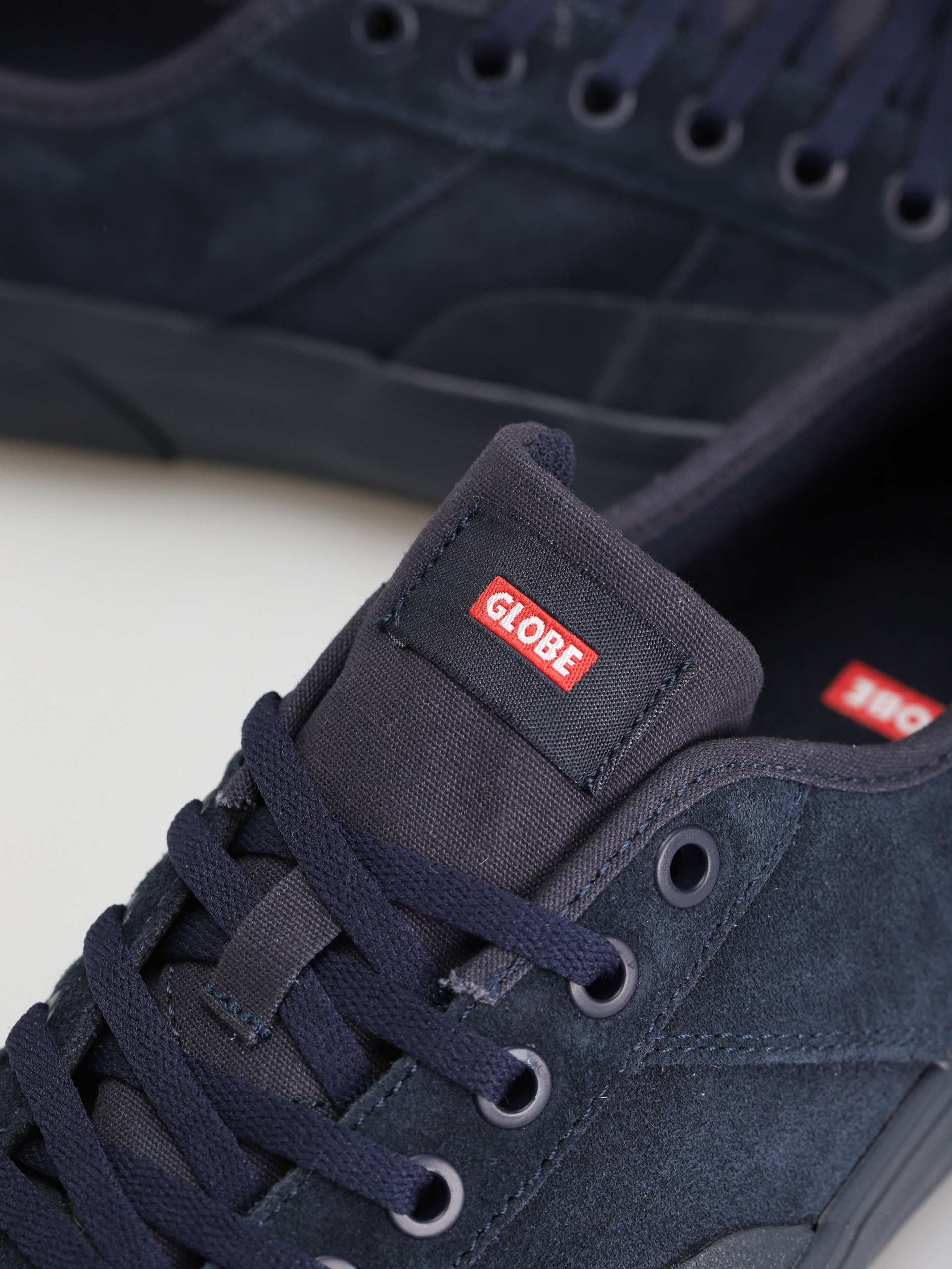 Globe Surplus Cipők (midnight blue dip)