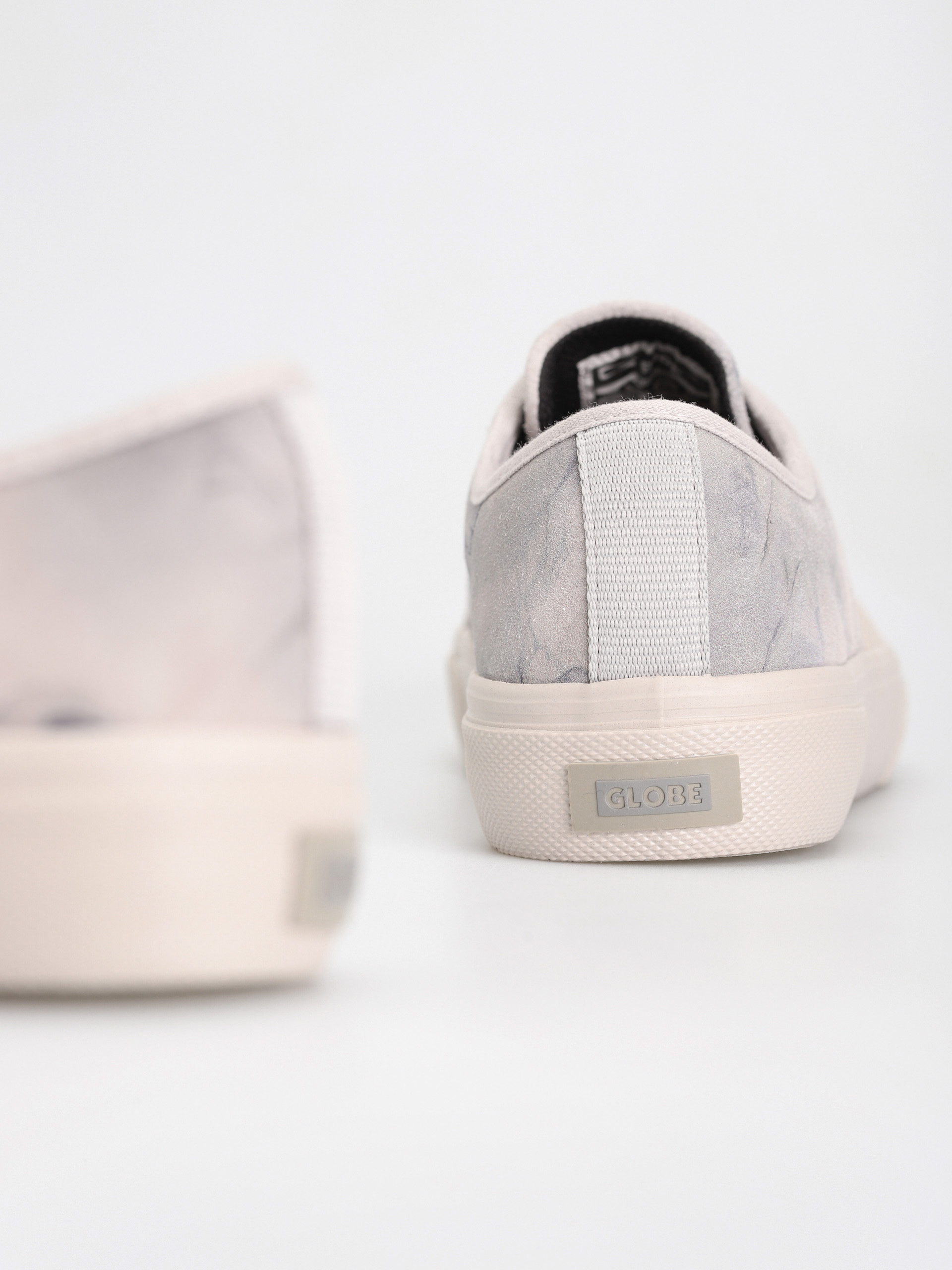 Globe Surplus Cipők (grey/smoke)