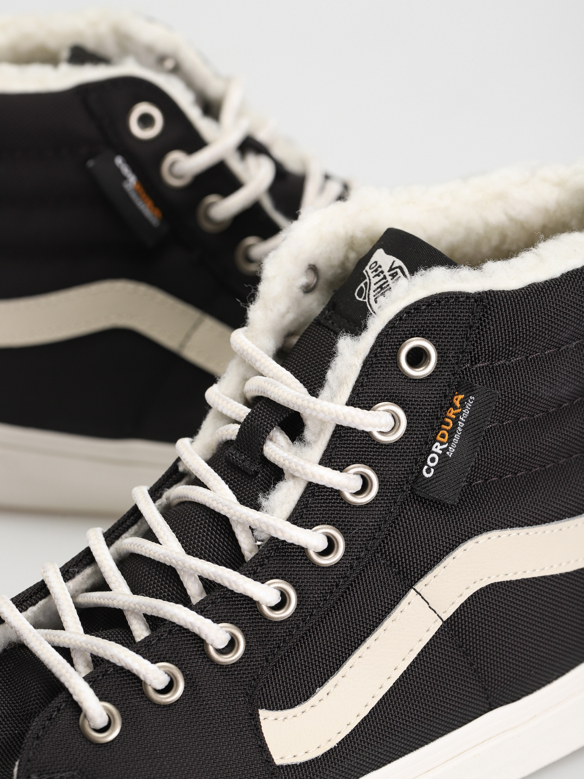 Vans Sk8 Hi Cipők (cordura sherpa black/marshmallow)