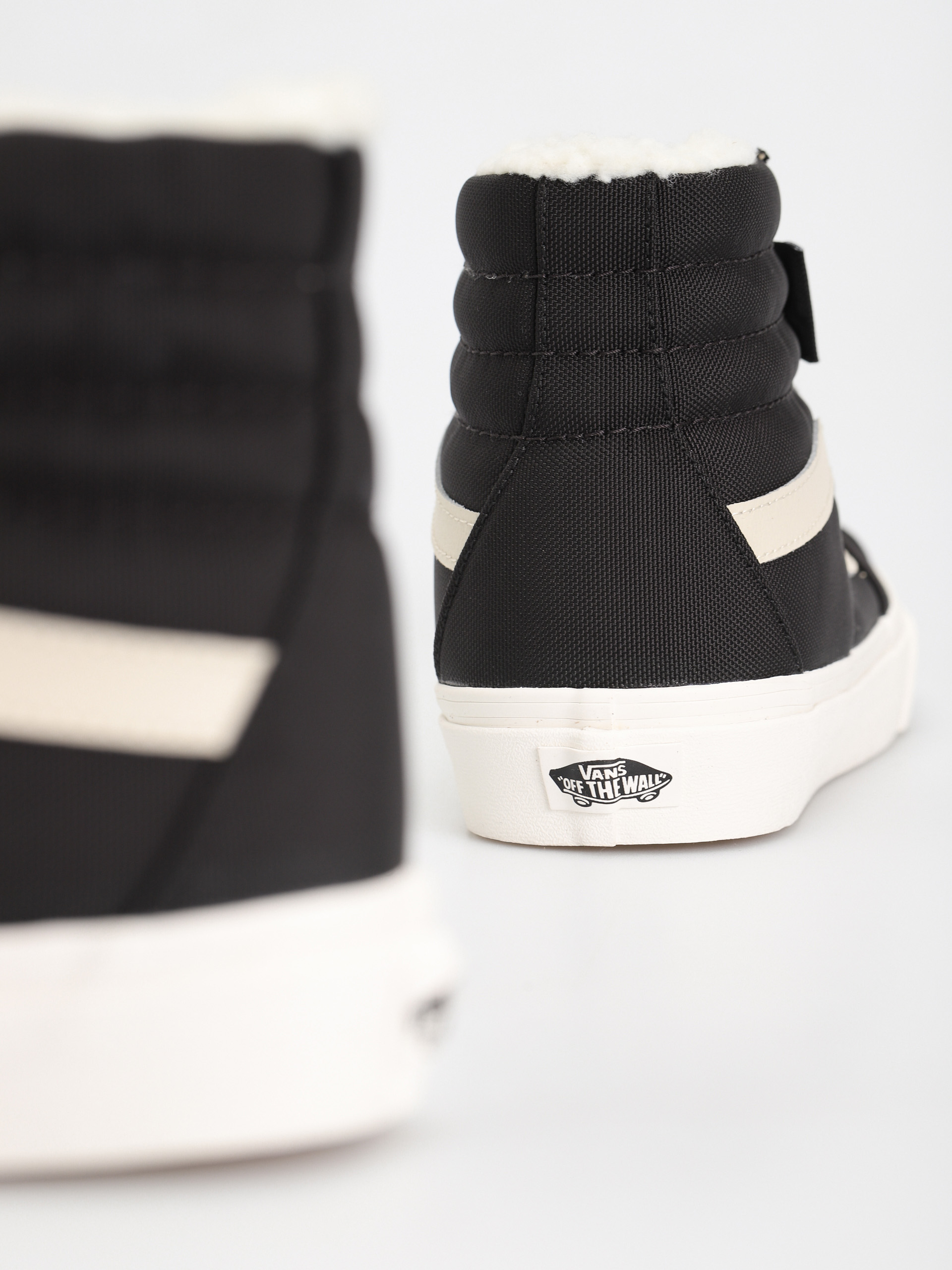 Vans Sk8 Hi Cipők (cordura sherpa black/marshmallow)