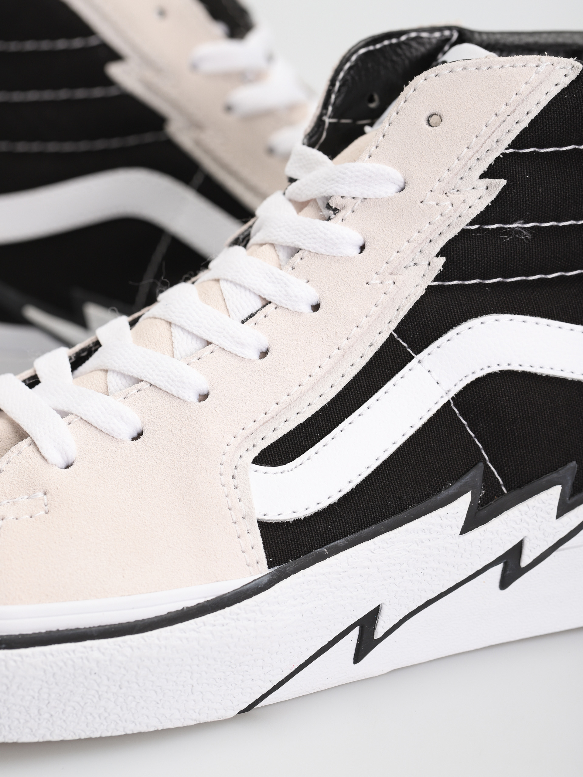 Vans Sk8 Hi Bolt Cipők (antique white/black)