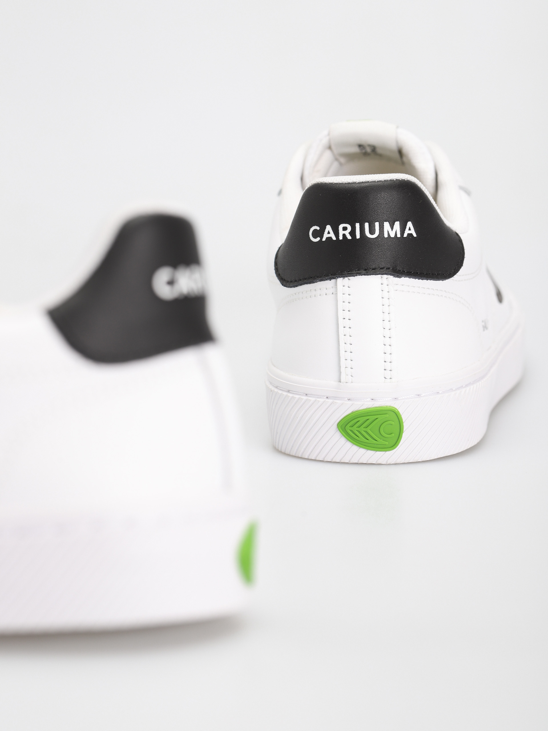 Cariuma Salvas Cipők (white/ black)